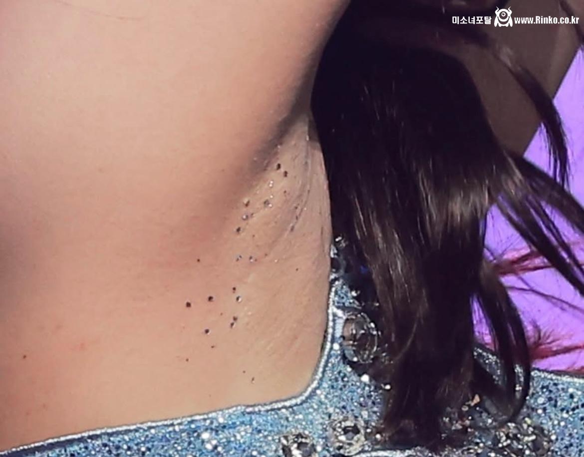 반짝이는 안유진_113154_1.jpg