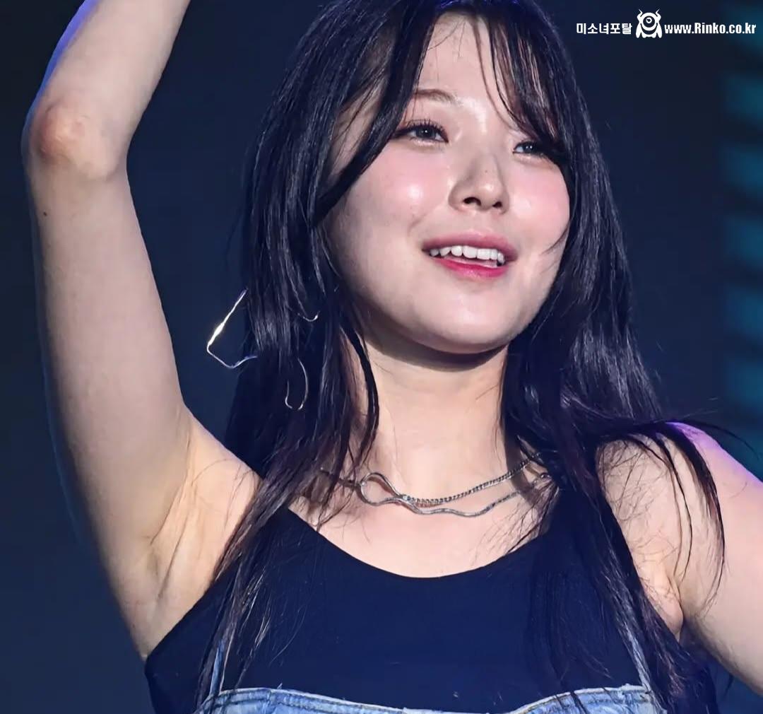 프로미스나인 백지헌 겨드랑이_113123_3.jpg