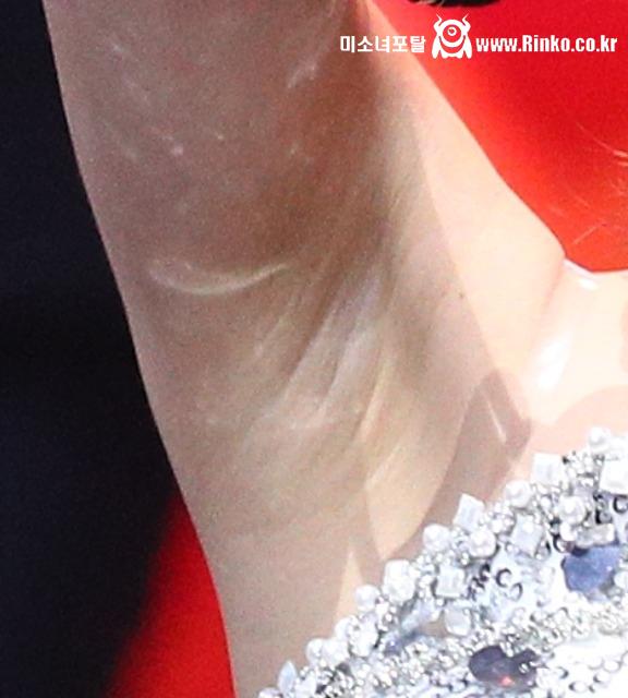 트와이스 사나 3단 확대 겨드랑이_113193_3.jpg