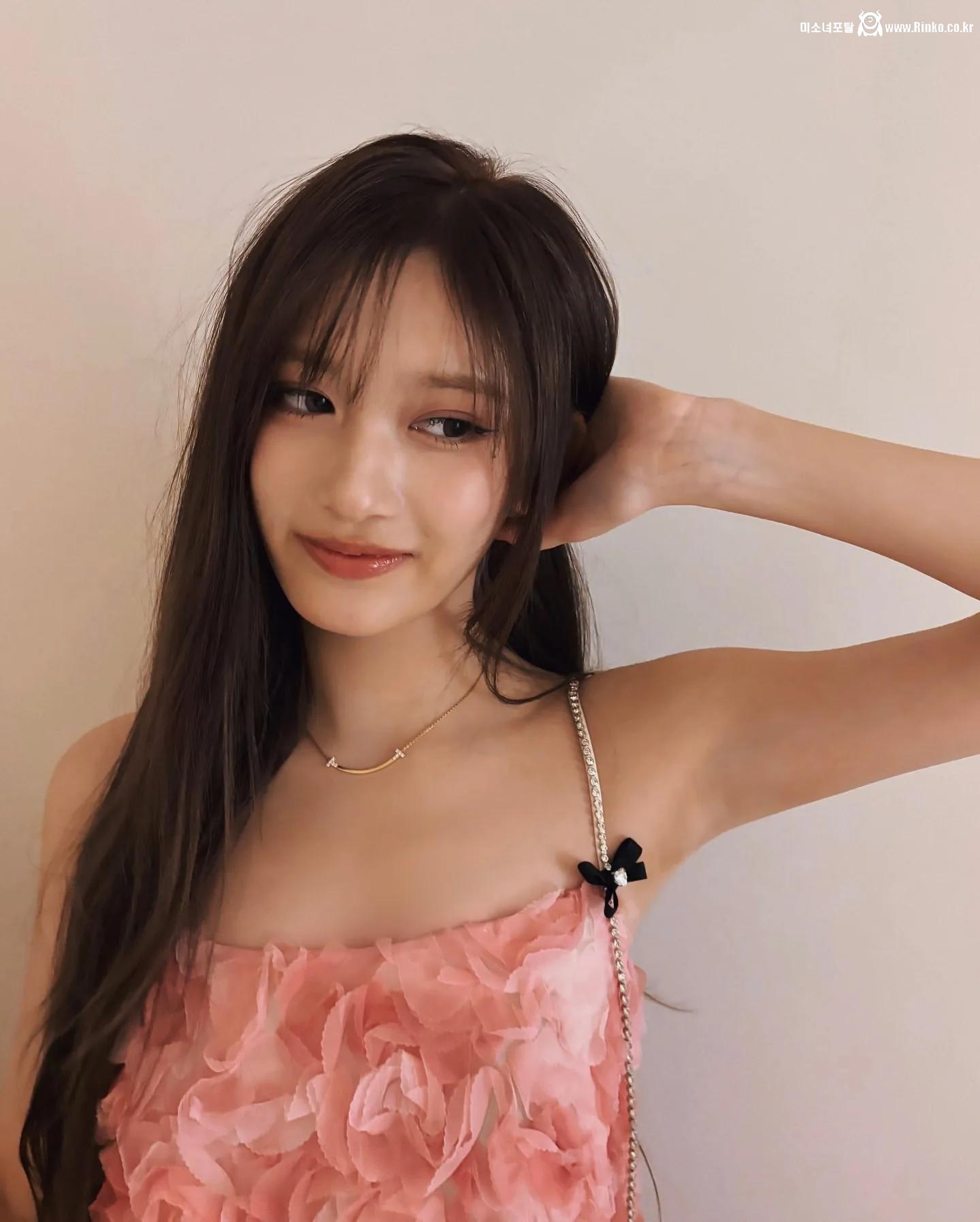 아이브 이서 끈나시 꽃원피스_113179_1.webp.jpg