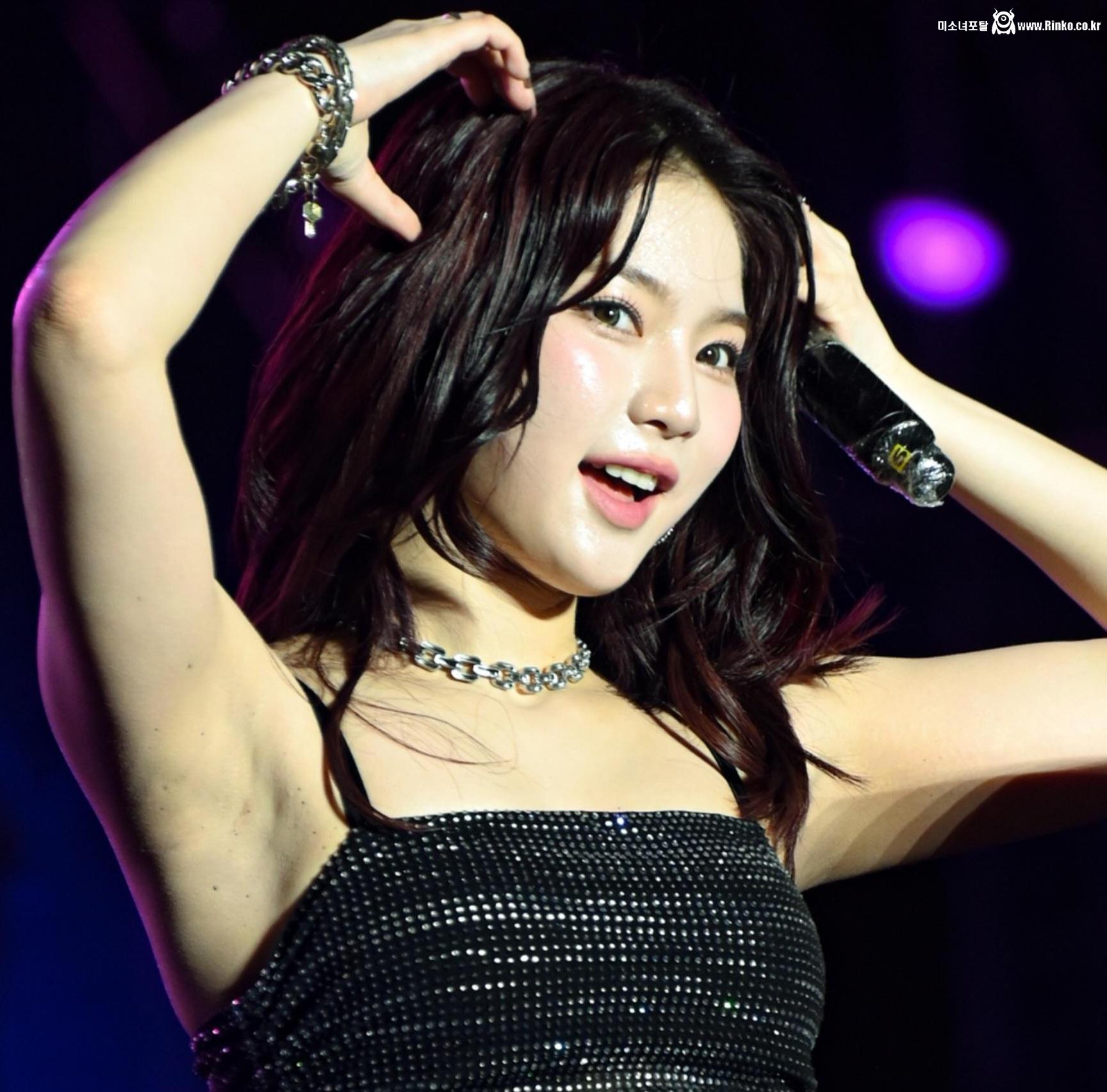 스테이씨 아이사 겨드랑이_113155_2.jpg