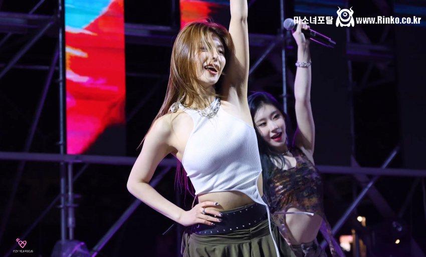 갓예지 찬양하고 경배_113359_4.jpeg