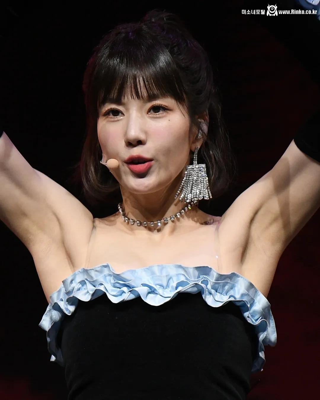 권은비 겨드랑이_113424_10.jpg