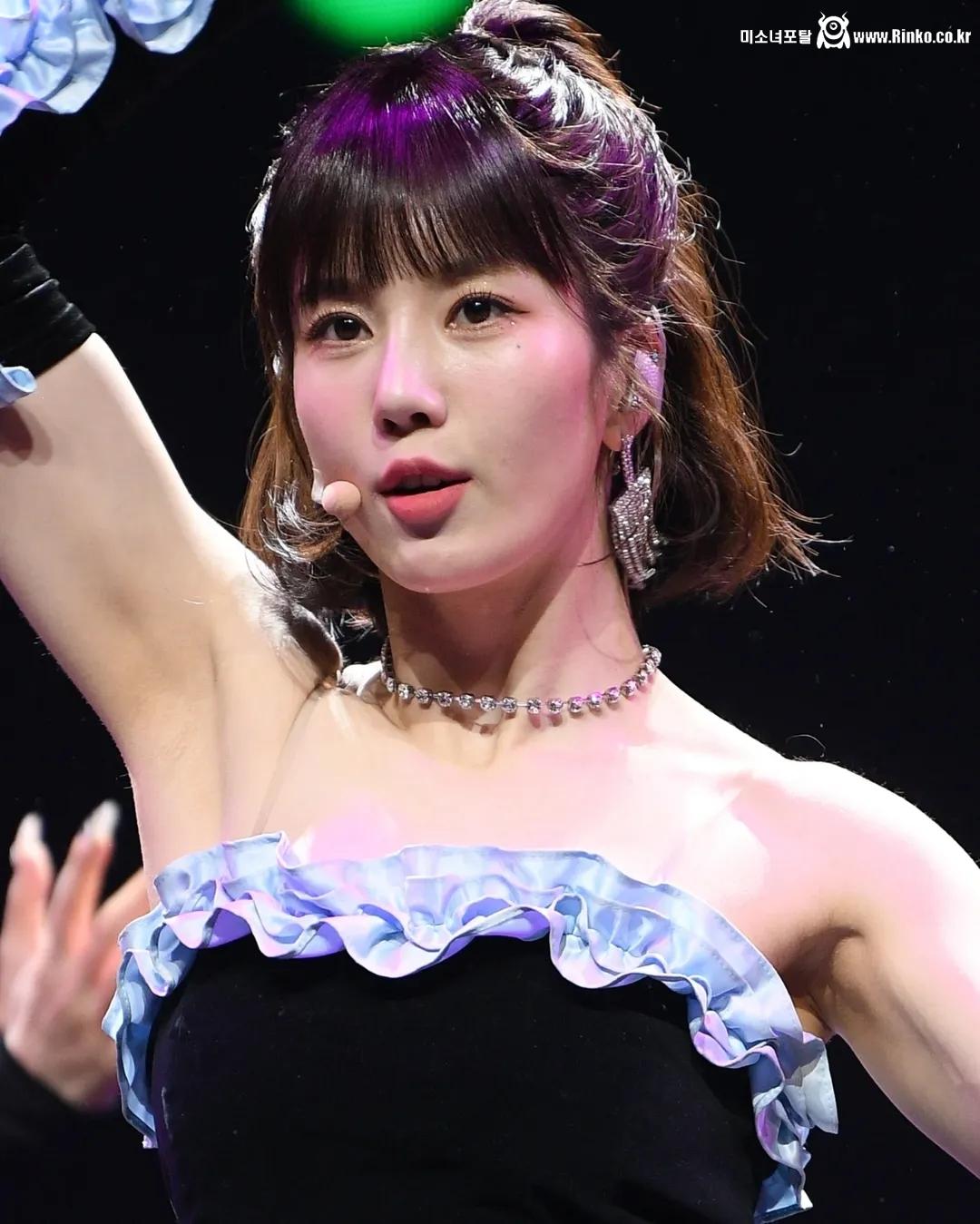 권은비 겨드랑이_113424_3.jpg