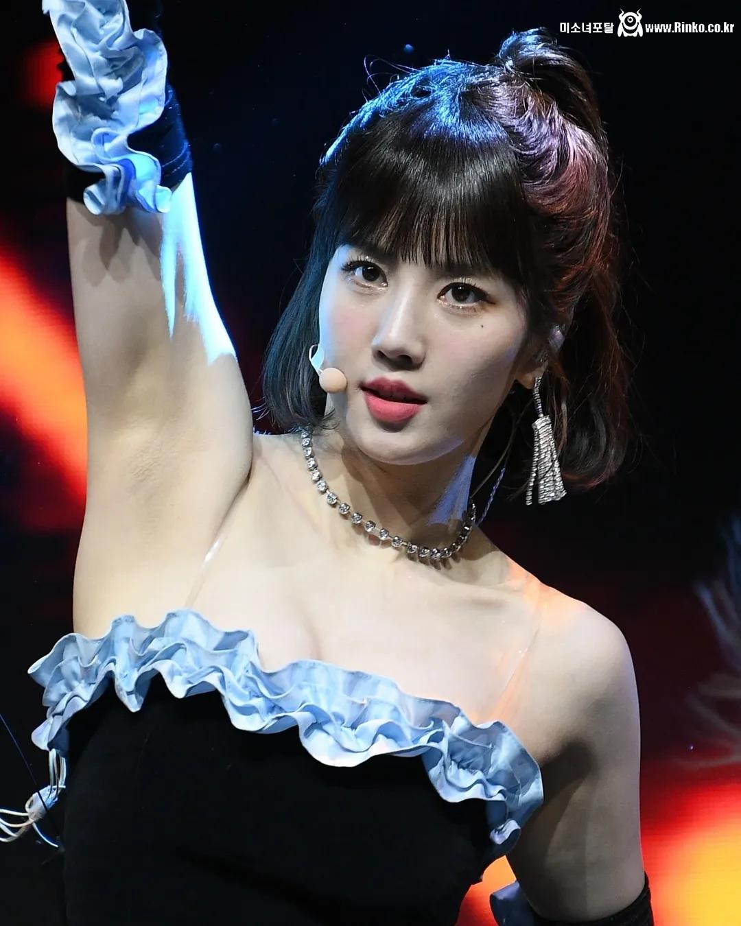 권은비 겨드랑이_113424_7.jpg