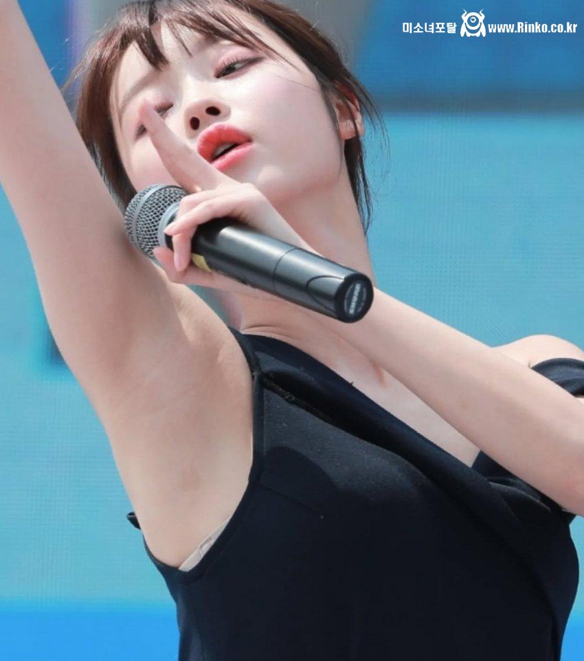 오마이걸 유아 겨드랑이_113397_1.jpeg