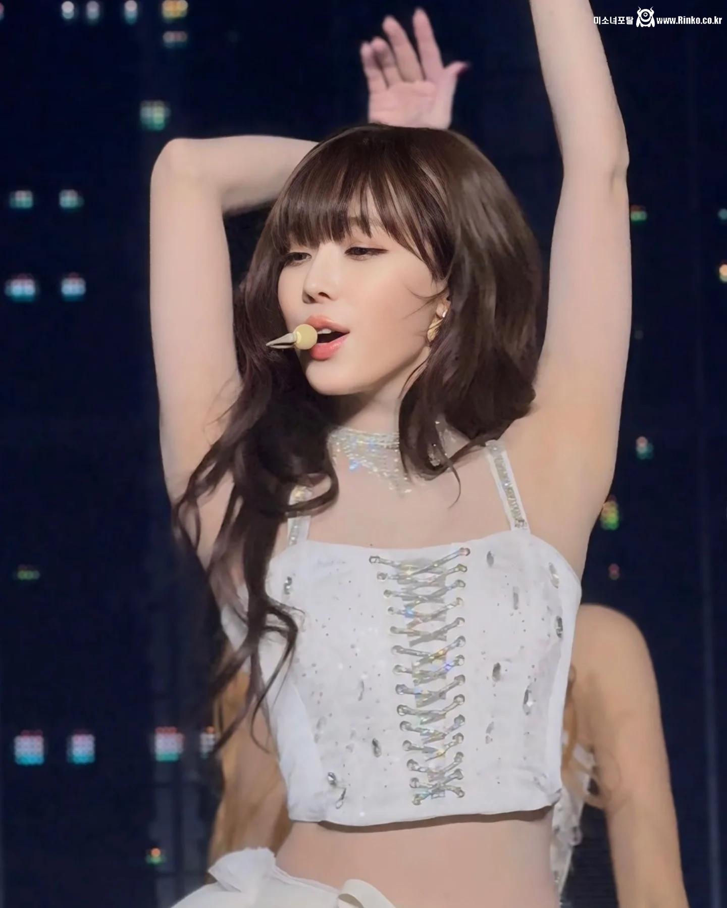 에스파 윈터 만세 겨드랑이_113713_4.webp.jpg