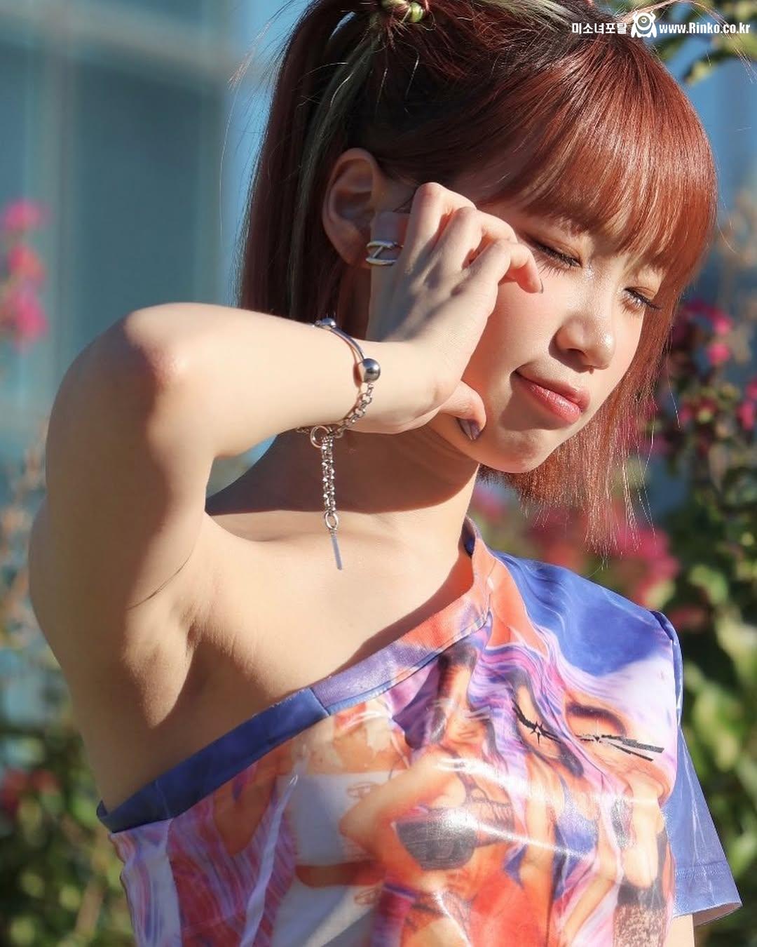 르세라핌 김채원 겨드랑이_113688_3.jpg