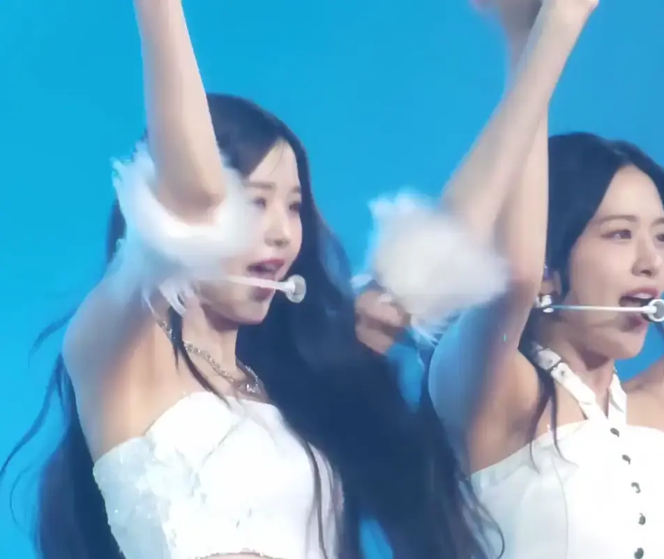 아이브 장원영 겨드랑이_114359_1.webp