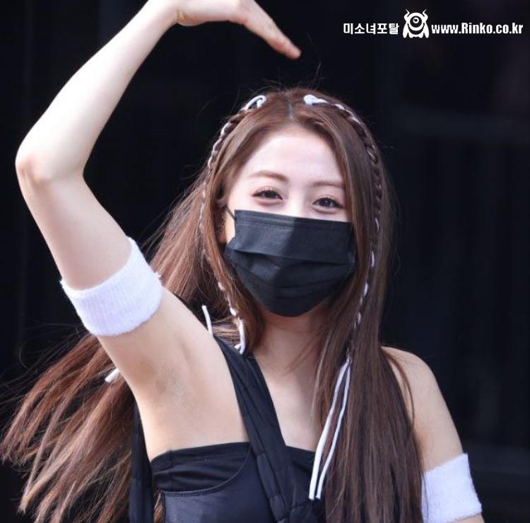 르세라핌 허윤진_114308_1.jpg