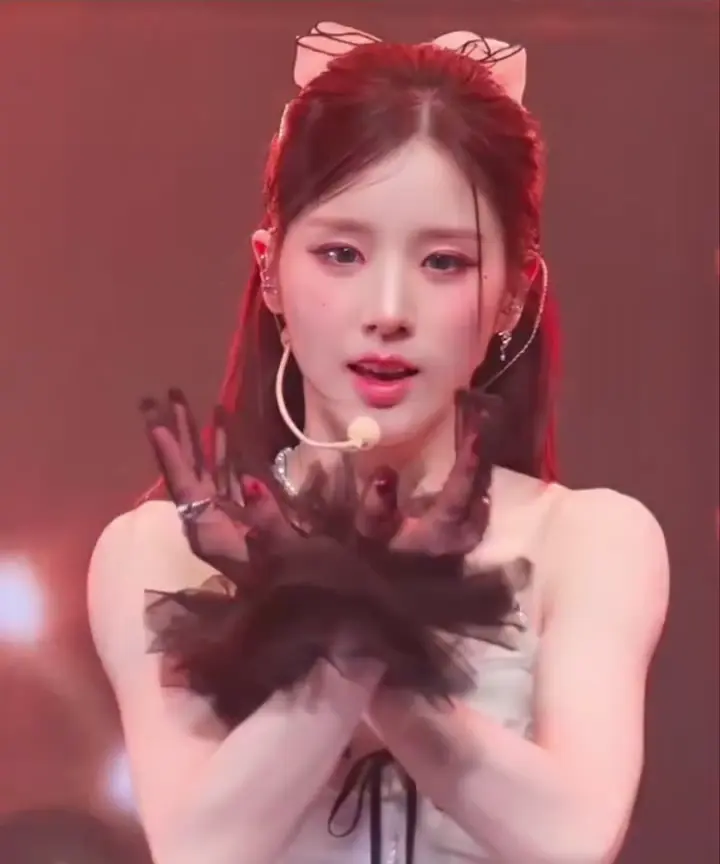 이달의소녀 아르테미스 희진 겨드랑이_114452_1.webp