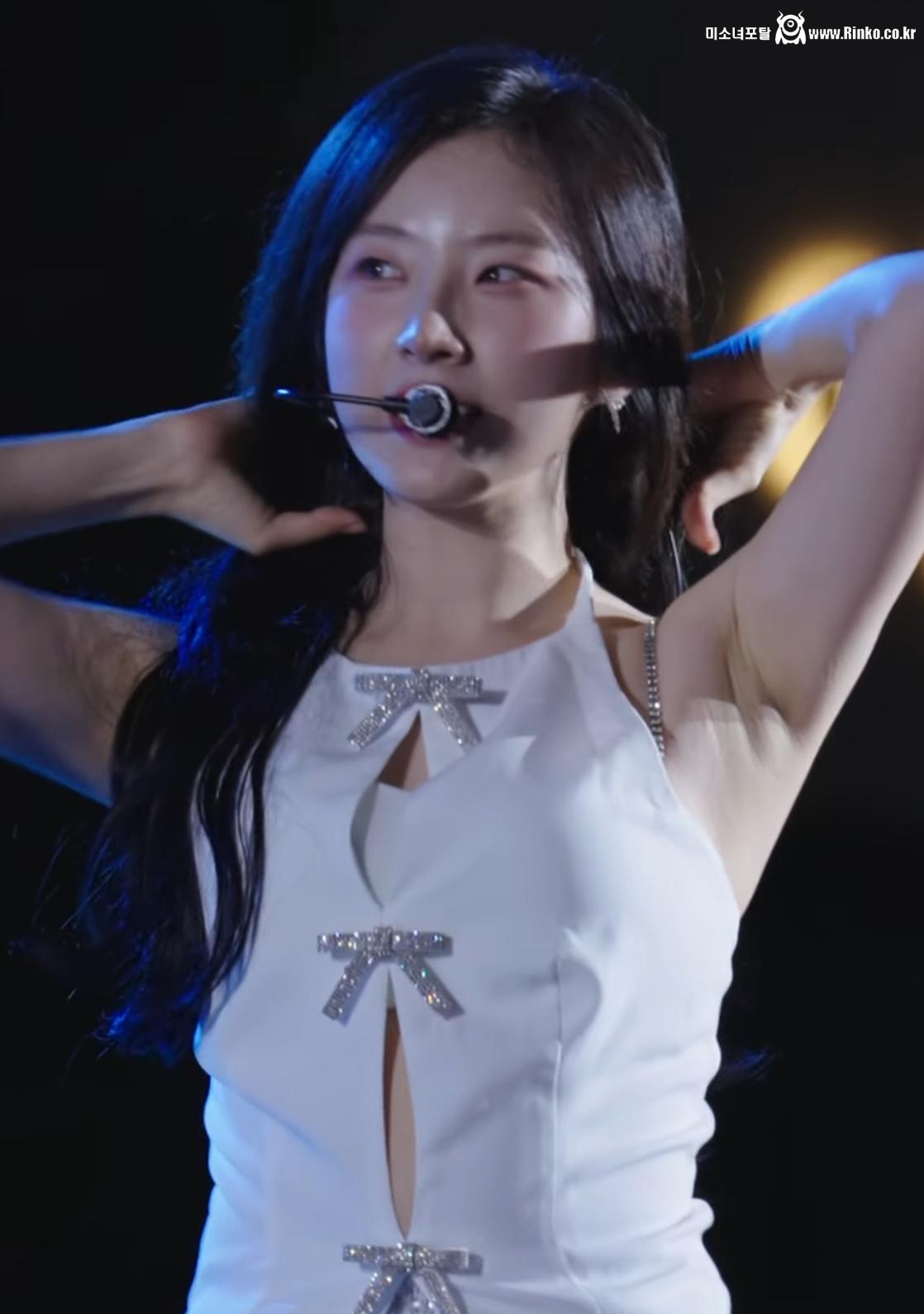 이달의소녀 아르테미스 하슬 겨드랑이_114478_1.jpg