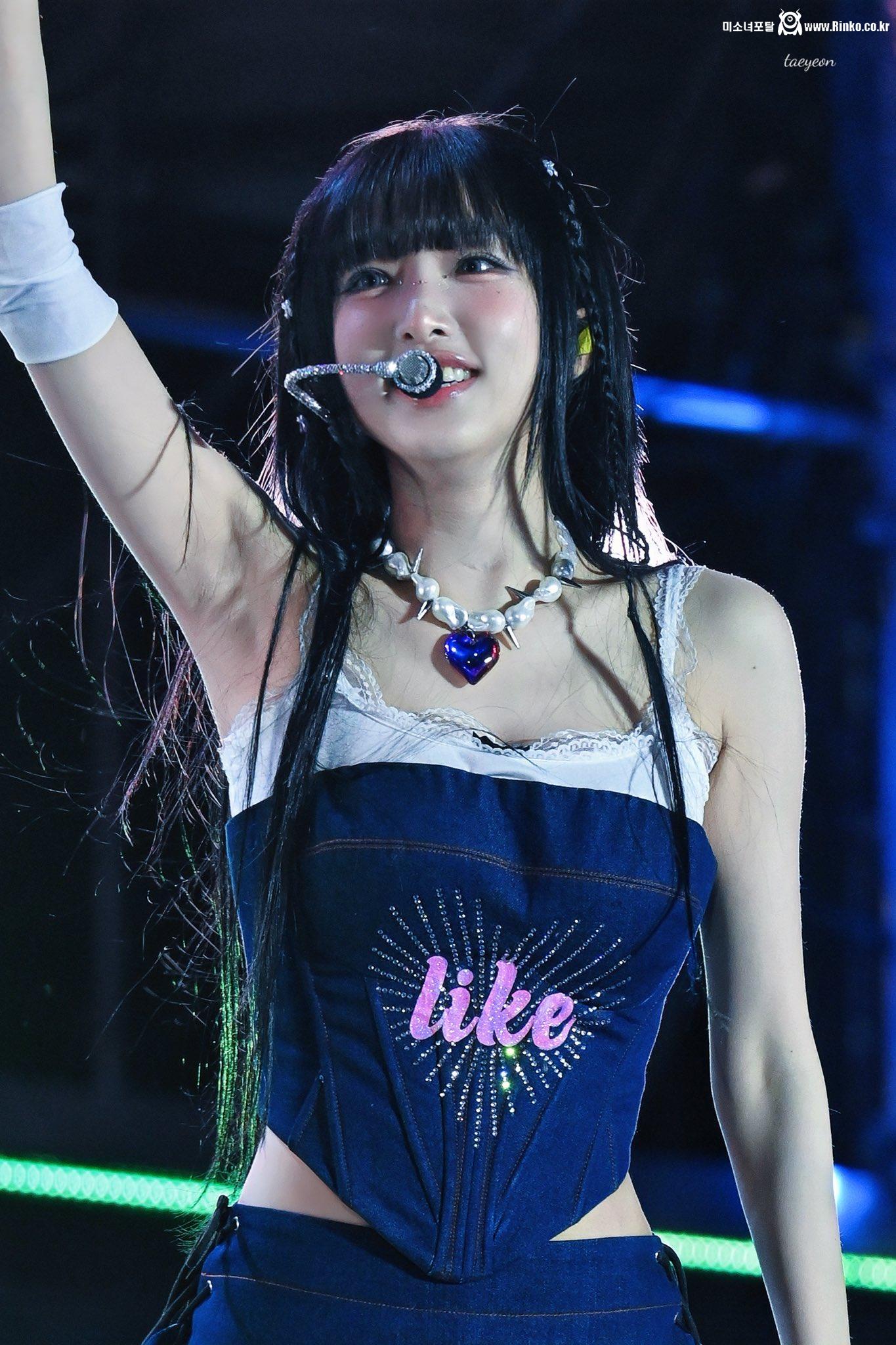 최예나 겨드랑이_114614_1.png.jpg