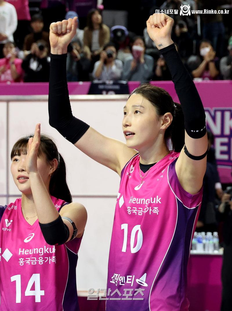 김연경 챔결 1승 기념겨_114599_1.jpg