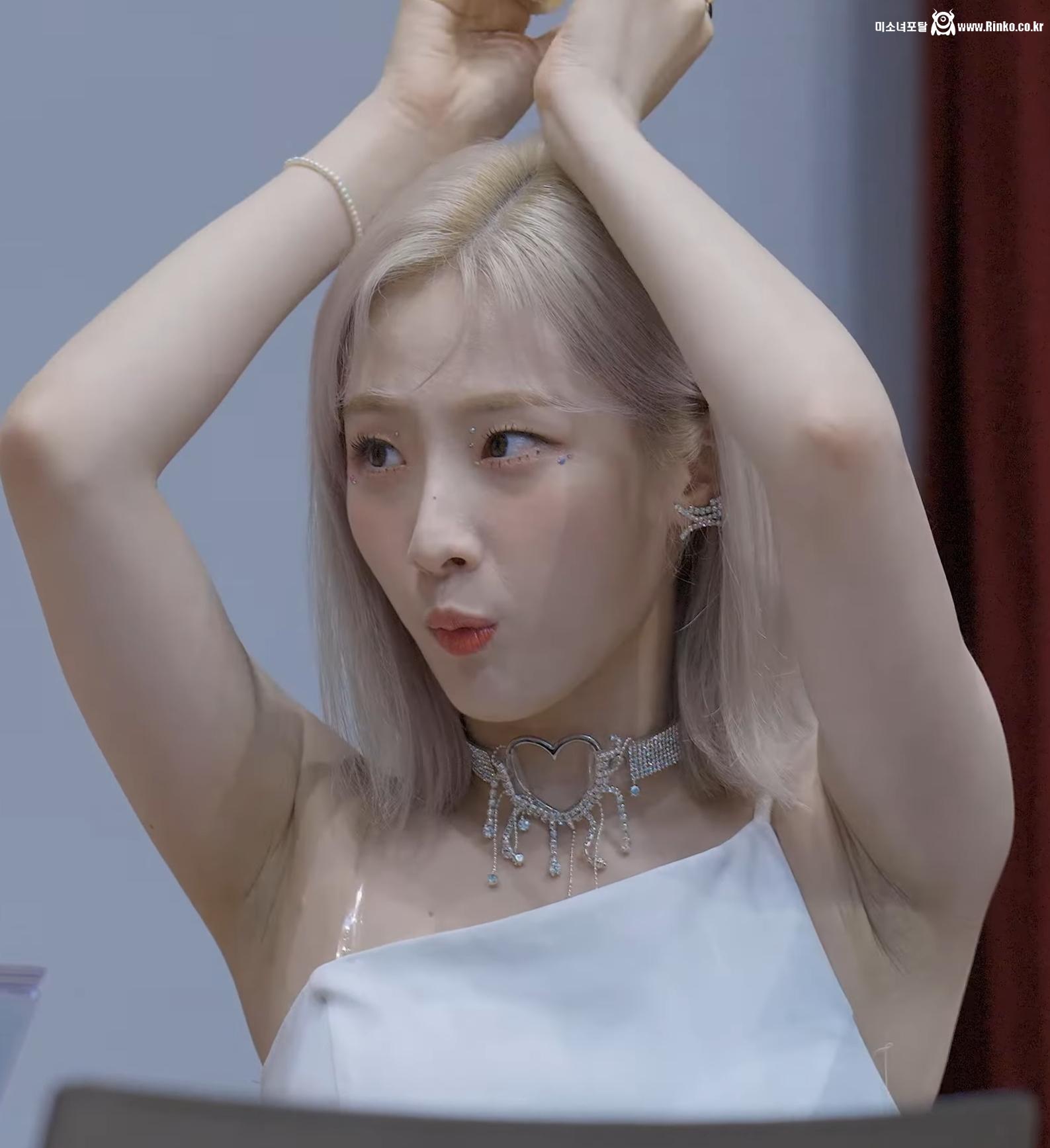 이달의소녀 아르테미스 하슬 겨드랑이_114689_1.jpg