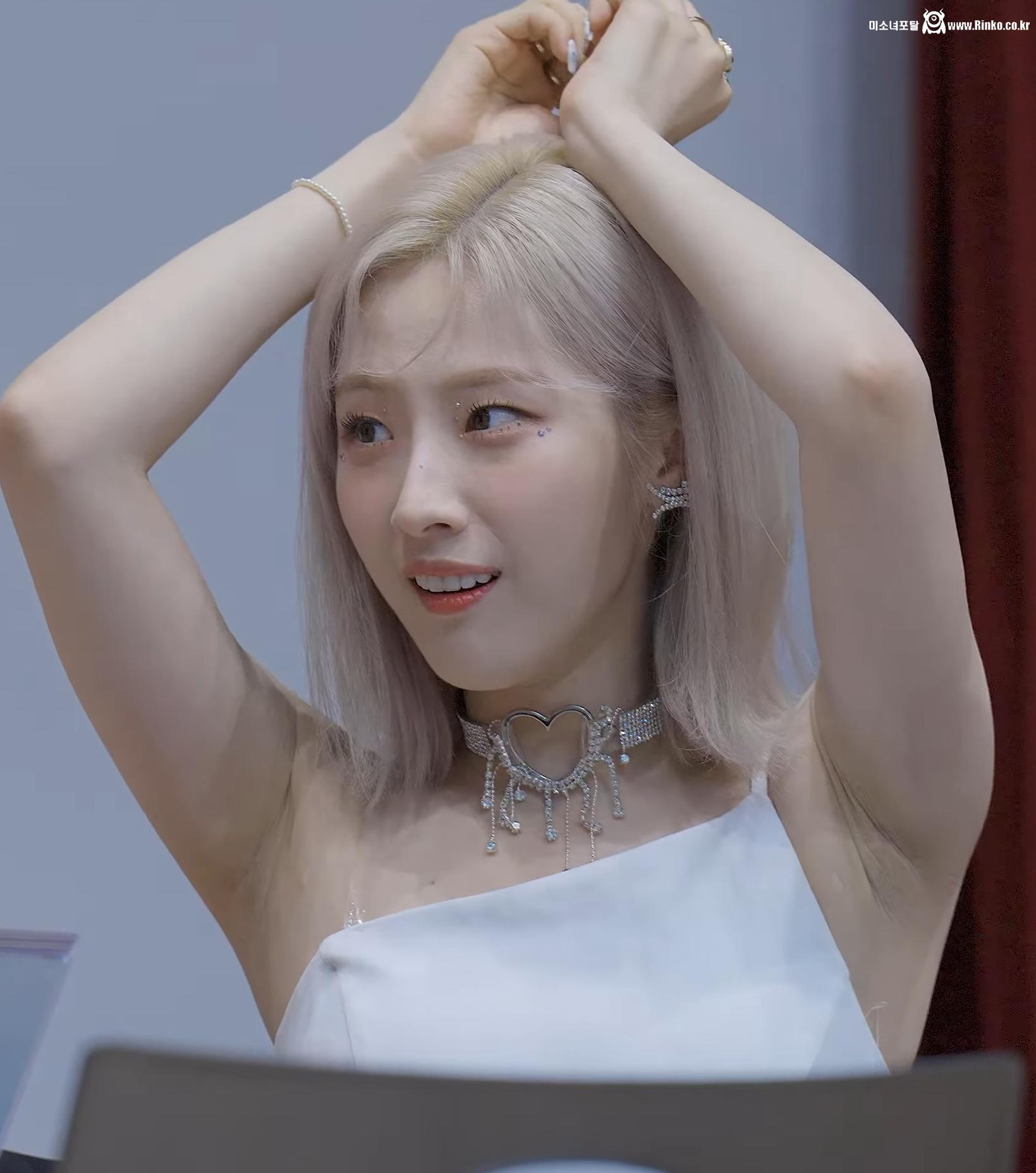 이달의소녀 아르테미스 하슬 겨드랑이_114689_2.jpg