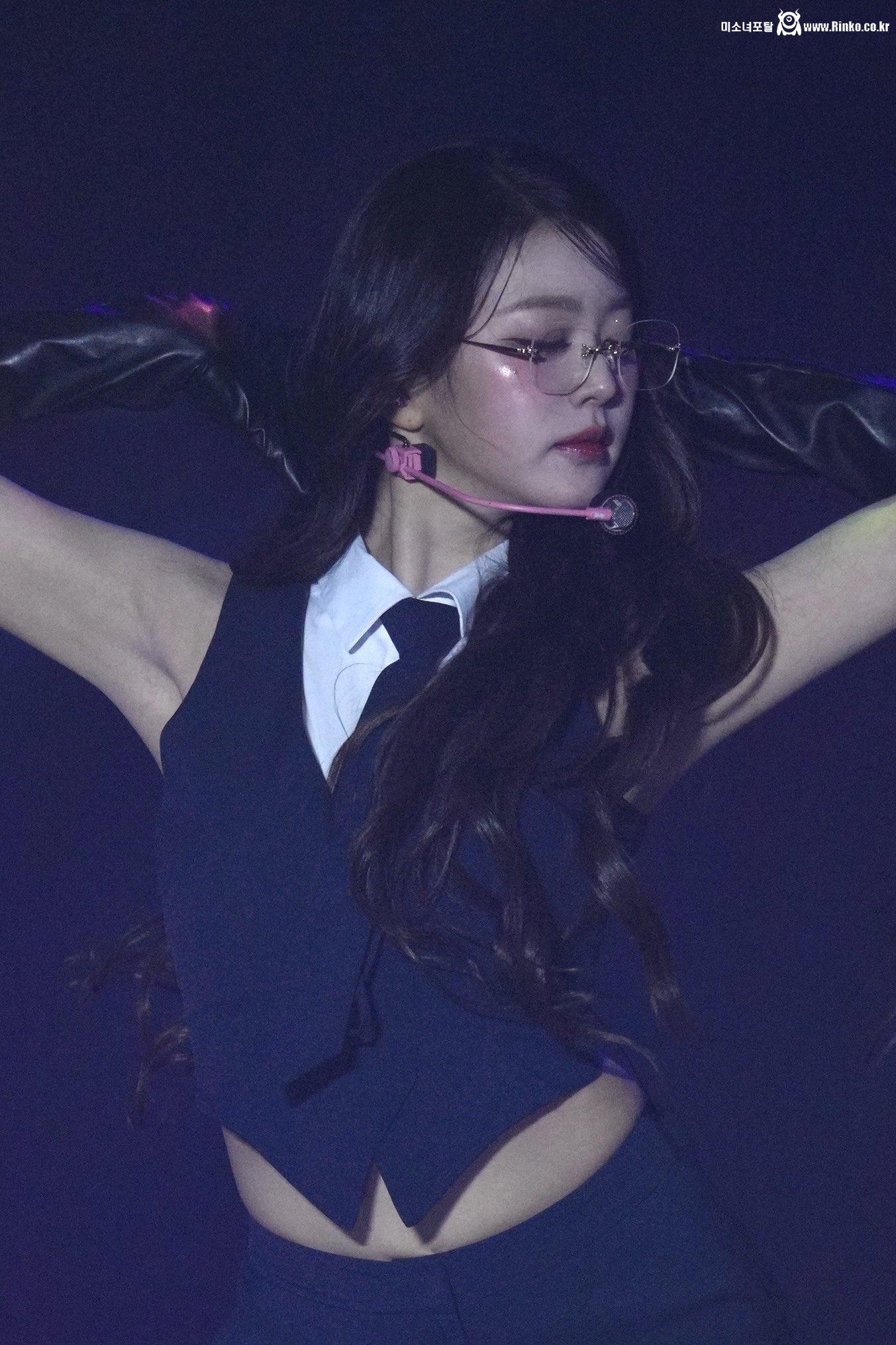 250405 장원영_114749_1.jpg