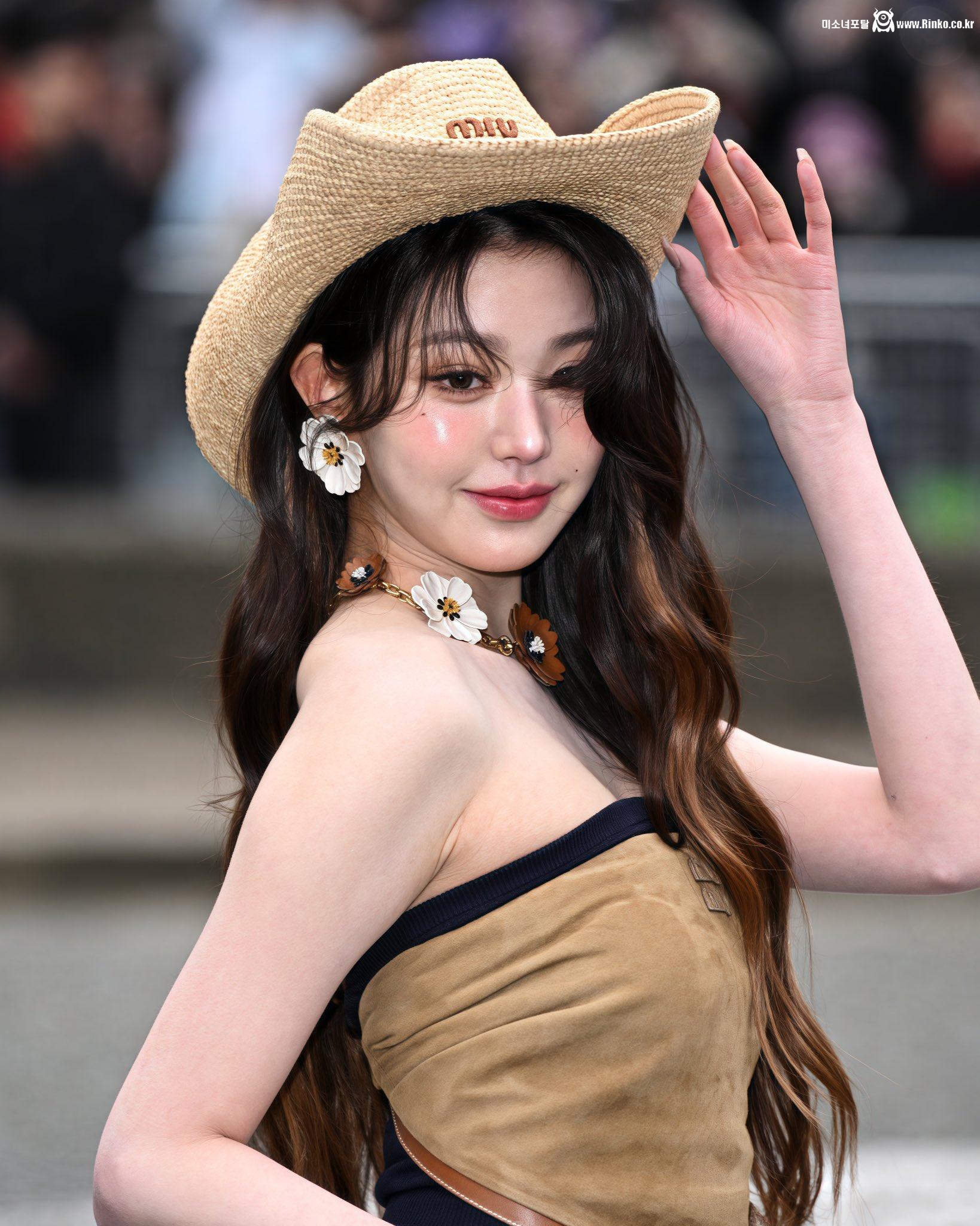 아이브 장원영 겨드랑이 겨로즈업_114731_1.jpg