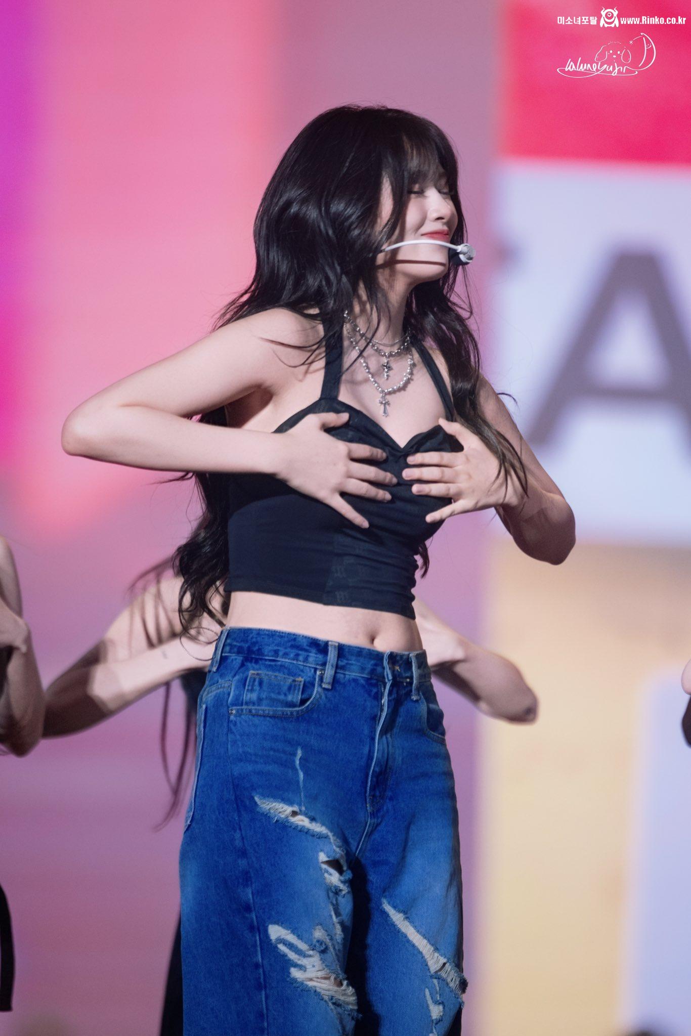 250405 안유진 장원영 가을_114776_10.jpg