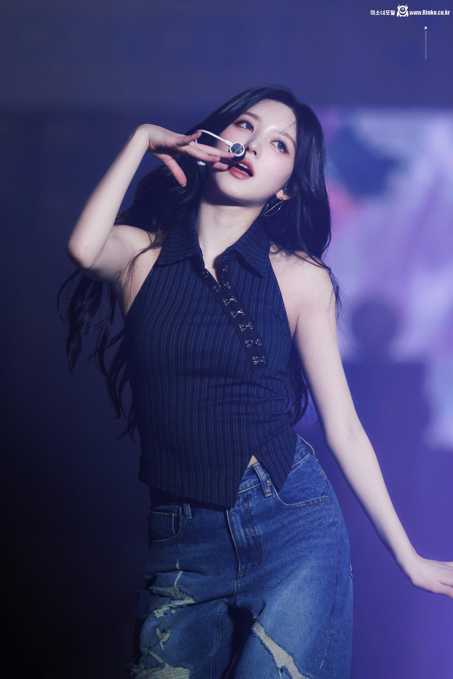 250405 안유진 장원영 가을_114776_12.jpg