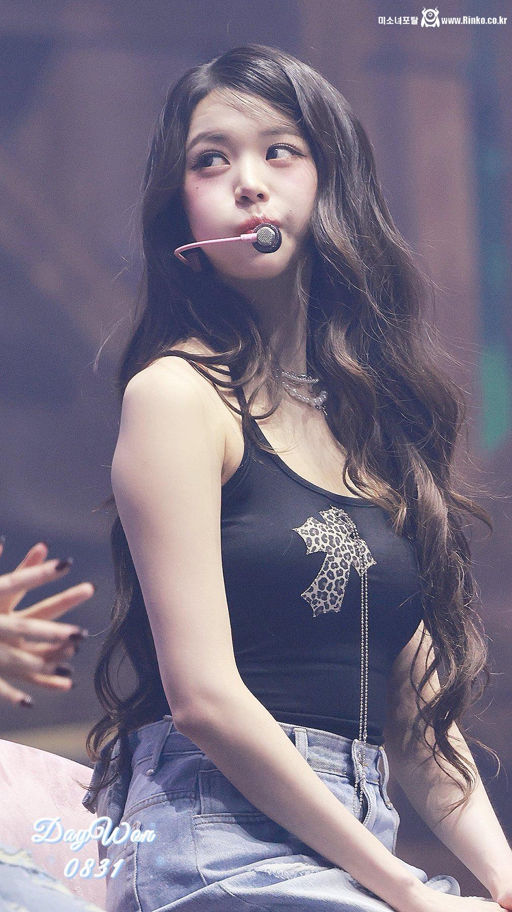 250405 안유진 장원영 가을_114776_5.jpg