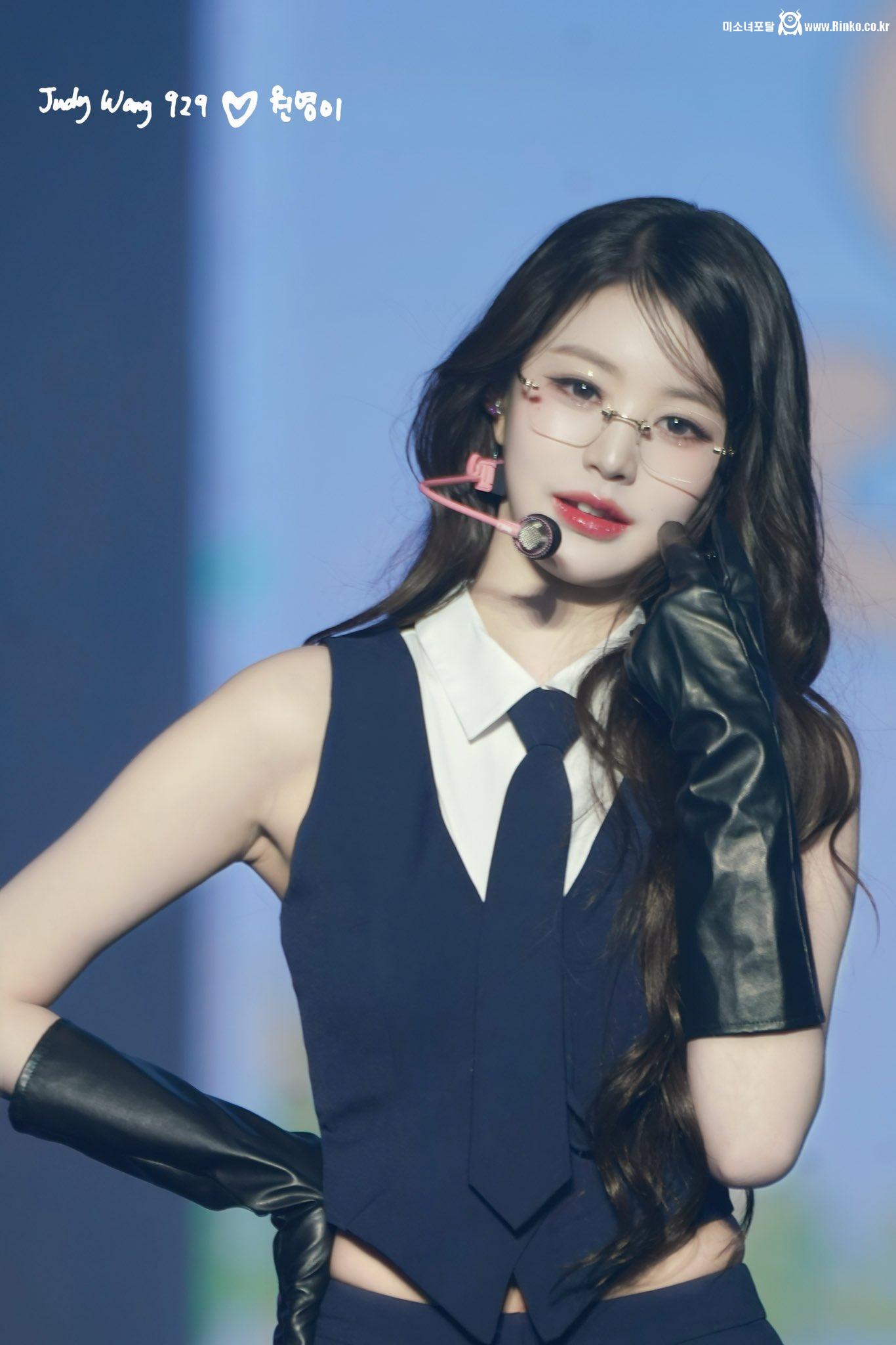 250405 안유진 장원영 가을_114776_7.jpg