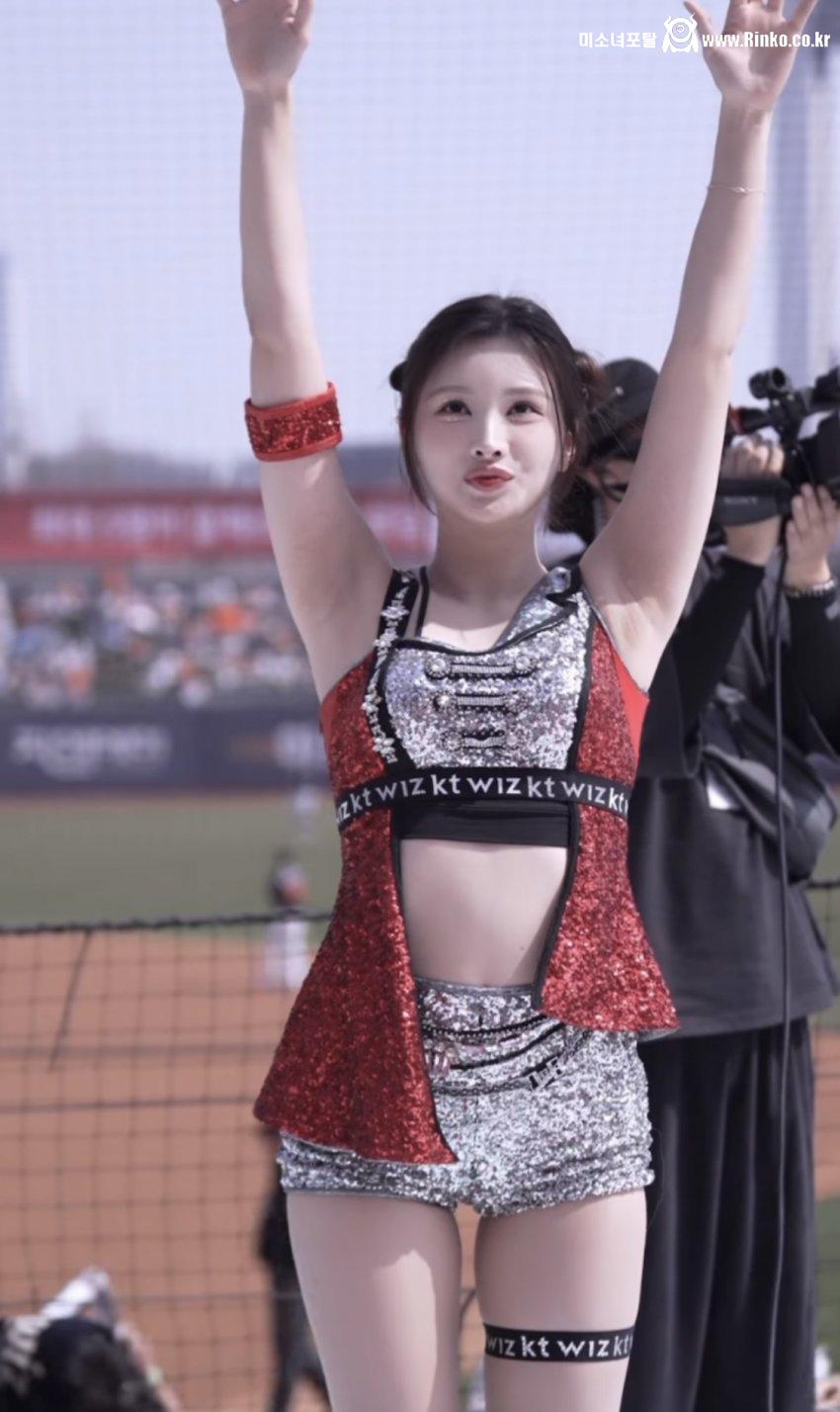 KT위즈 김정원 치어리더_114767_1.jpeg