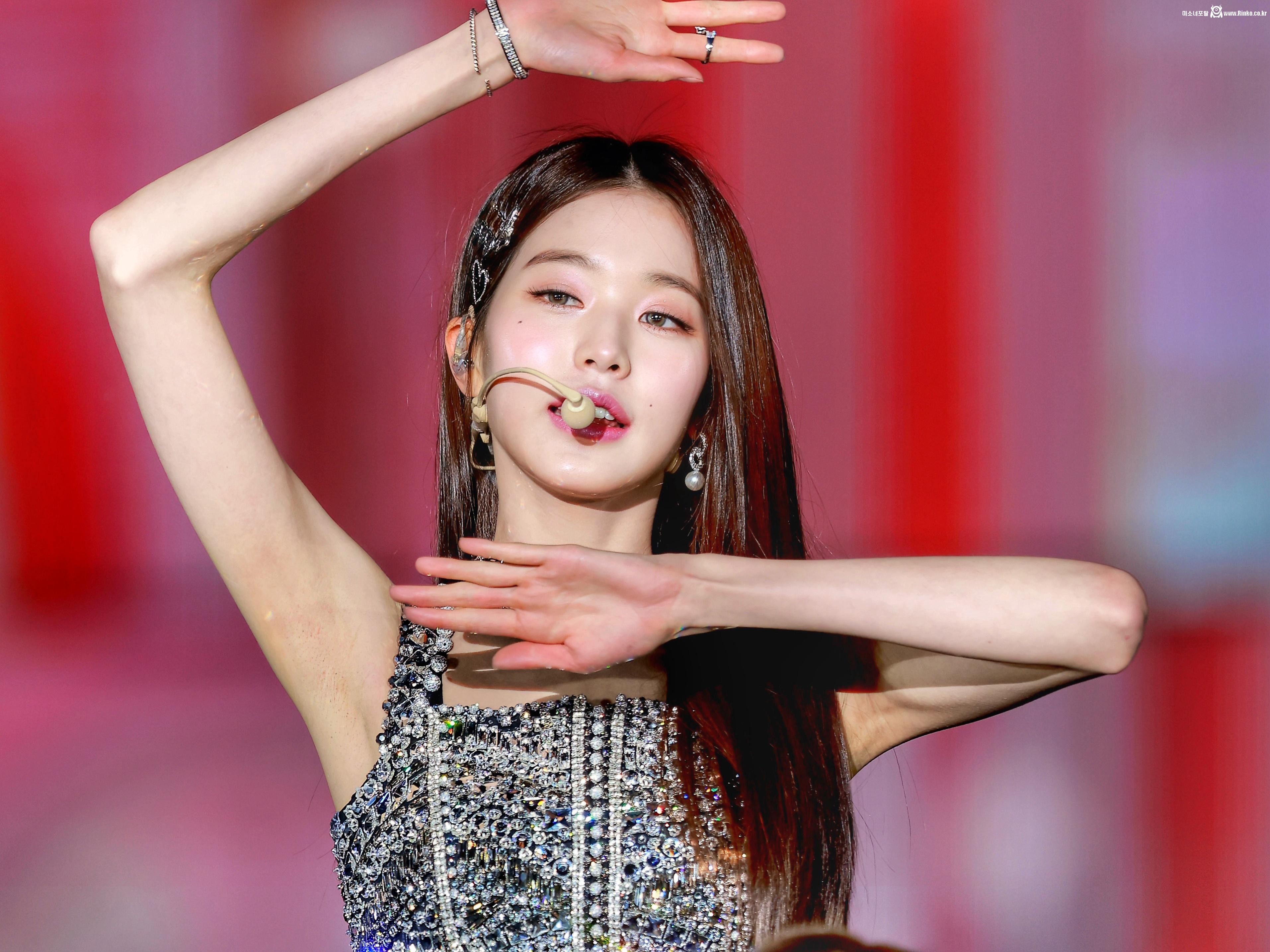 아이브 장원영_114801_1.jpeg