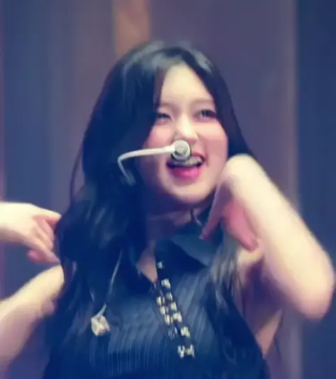 아이브 가을 위플레쉬 다른각도 겨드랑이_114836_2.webp