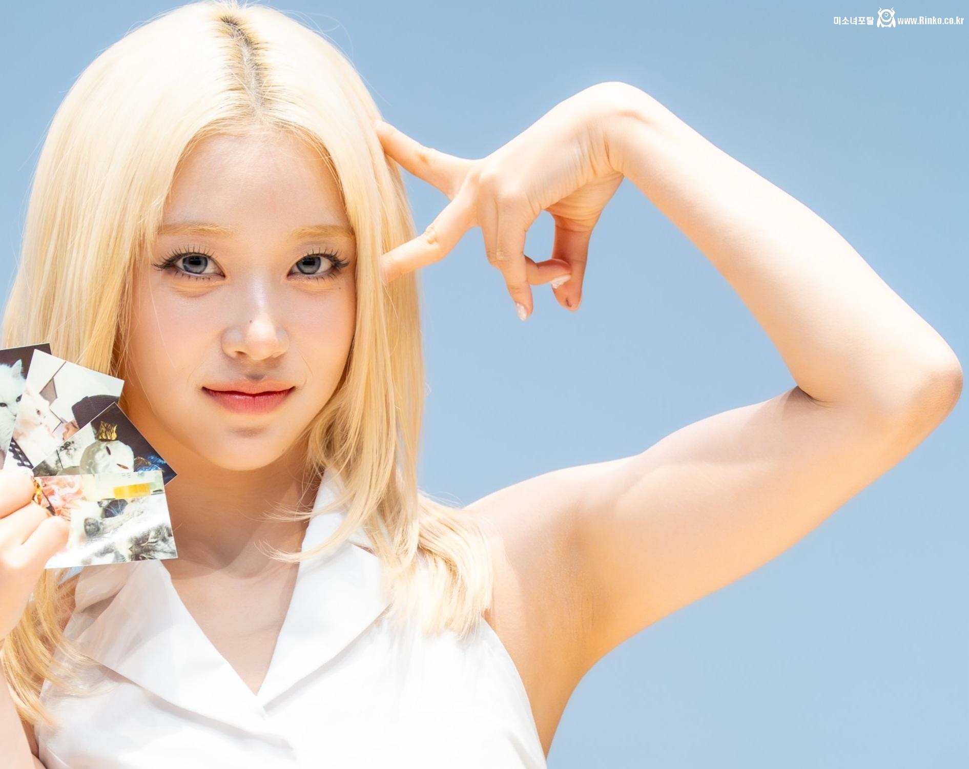 스테이씨 수민 3단 확대 겨드랑이_114809_2.jpg