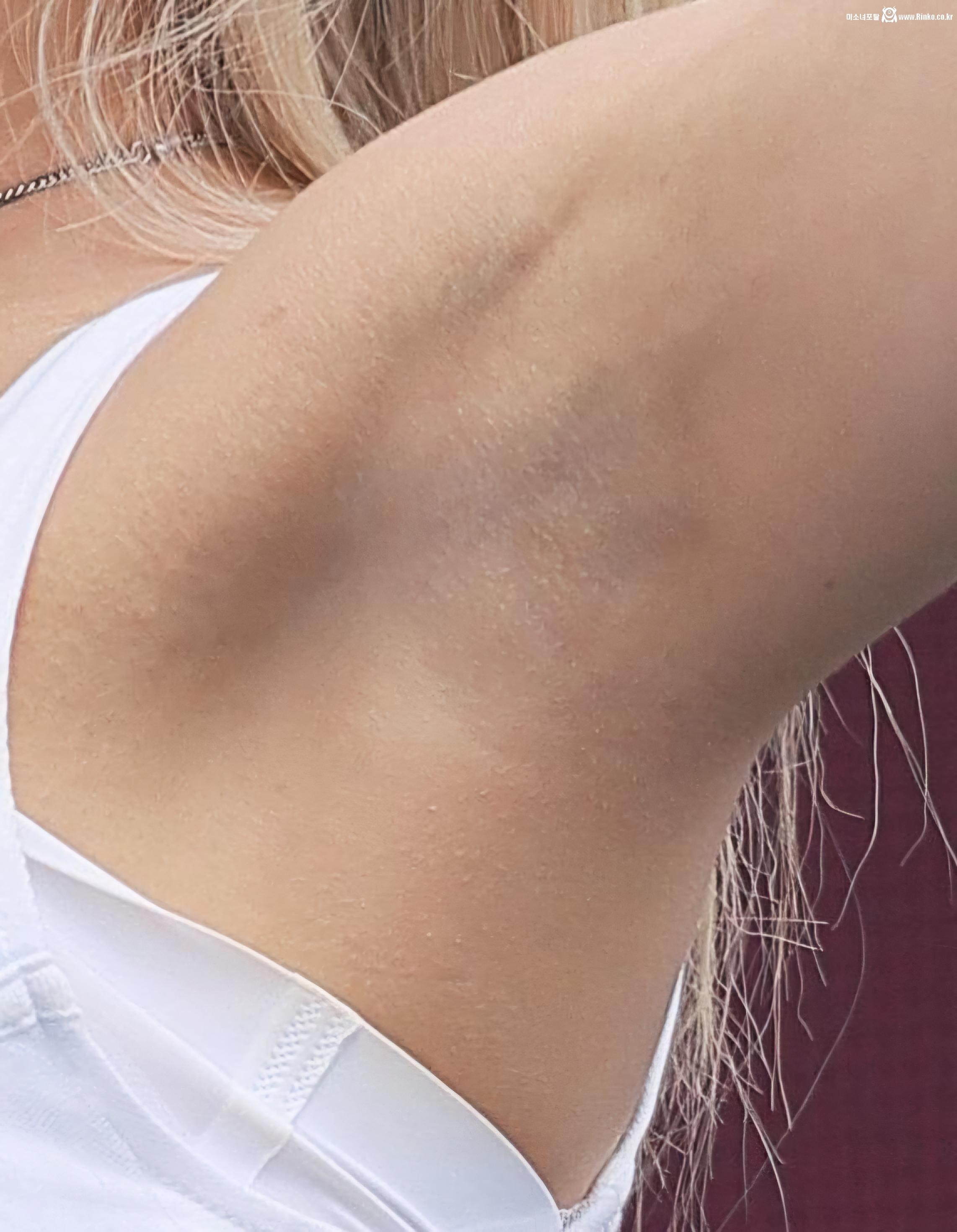 프로미스나인 박지원 3단 확대 겨드랑이_114962_1.jpg