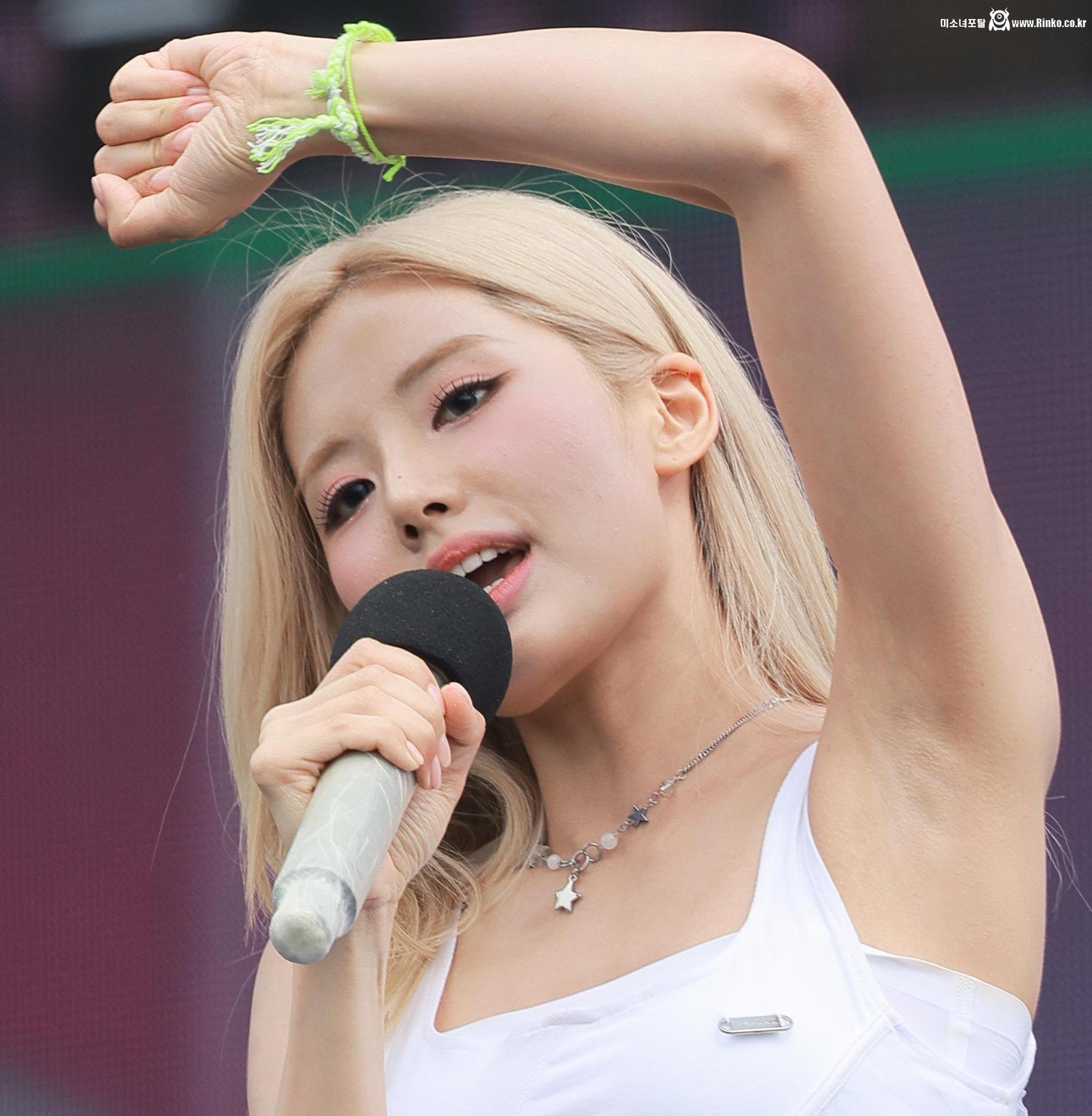 프로미스나인 박지원 3단 확대 겨드랑이_114962_2.jpg