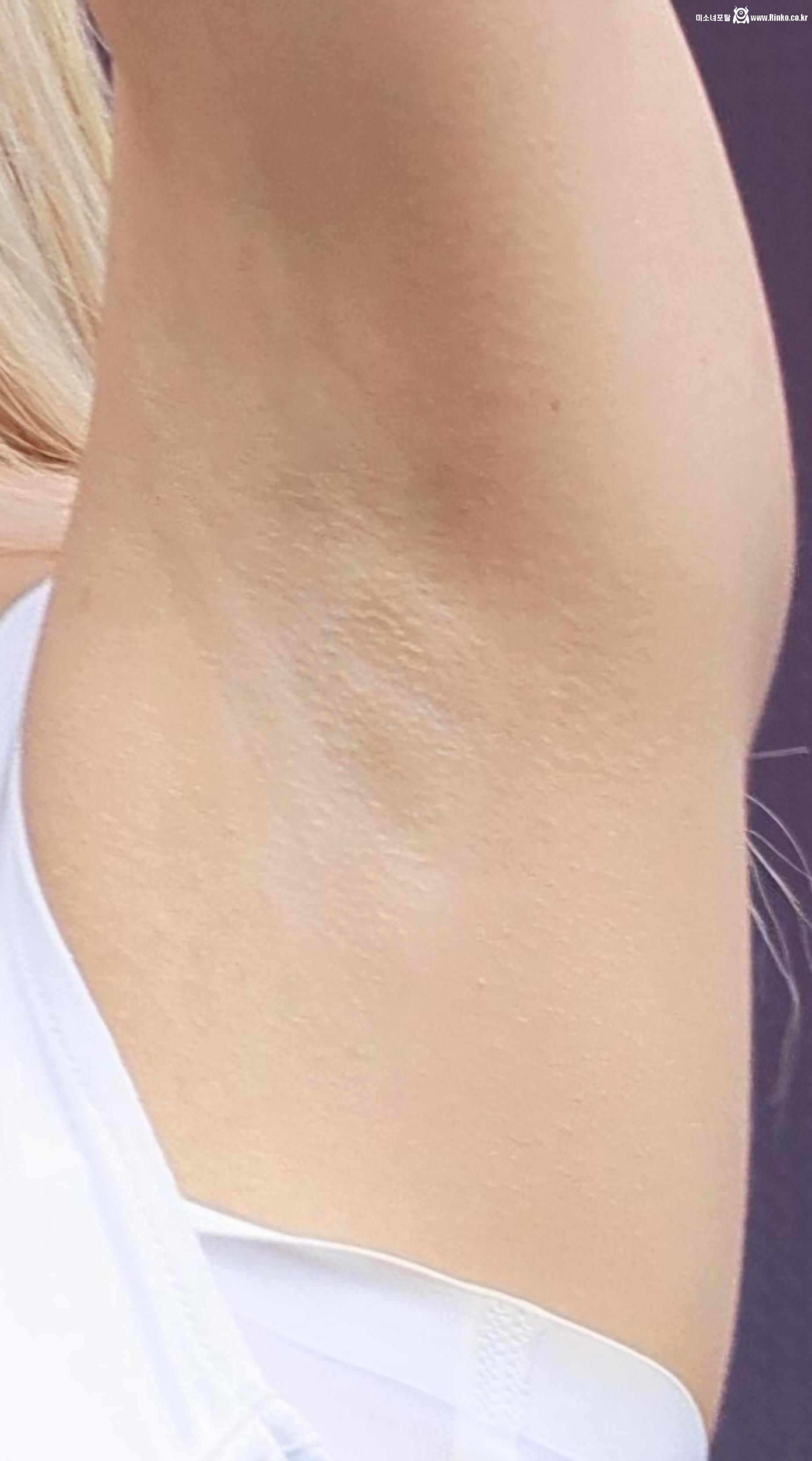 프로미스나인 박지원 3단 확대 겨드랑이_114962_3.jpg