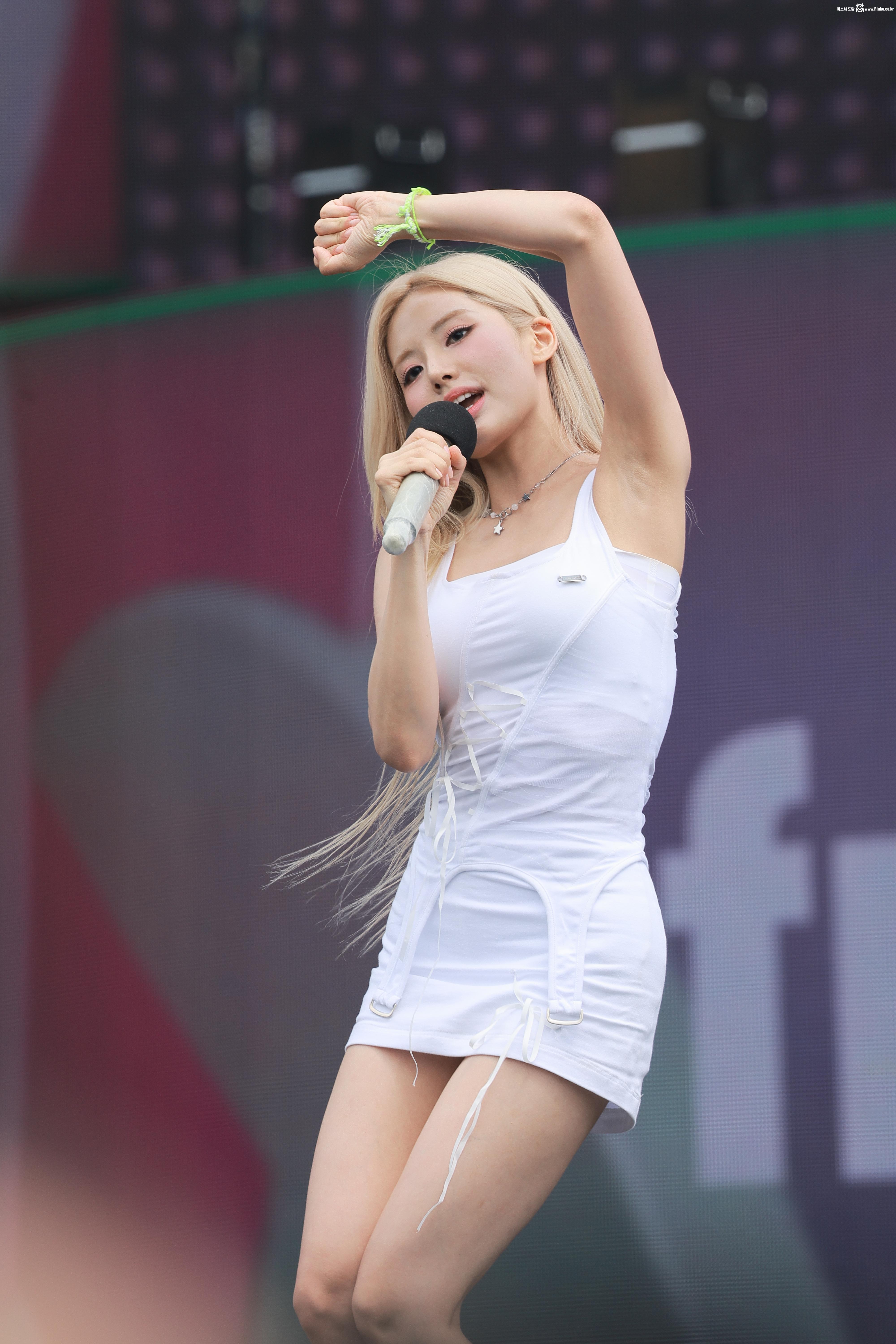 프로미스나인 박지원 3단 확대 겨드랑이_114962_4.jpg