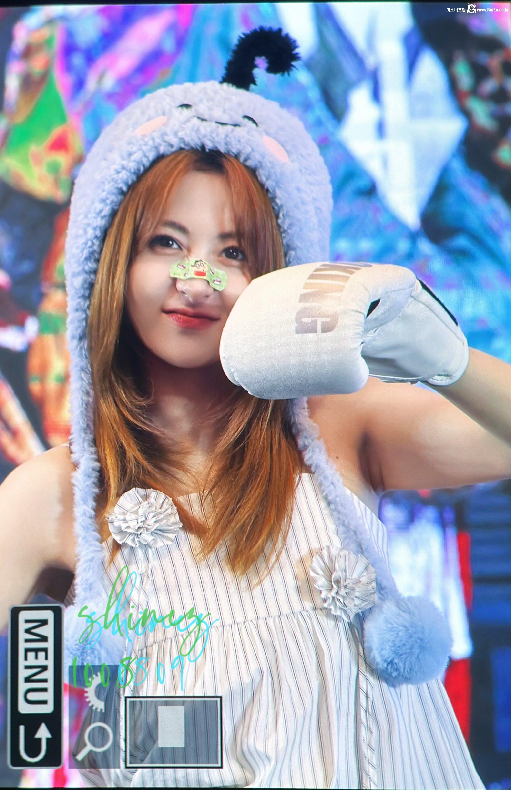 250412 사쿠라 허윤진_115000_2.jpg