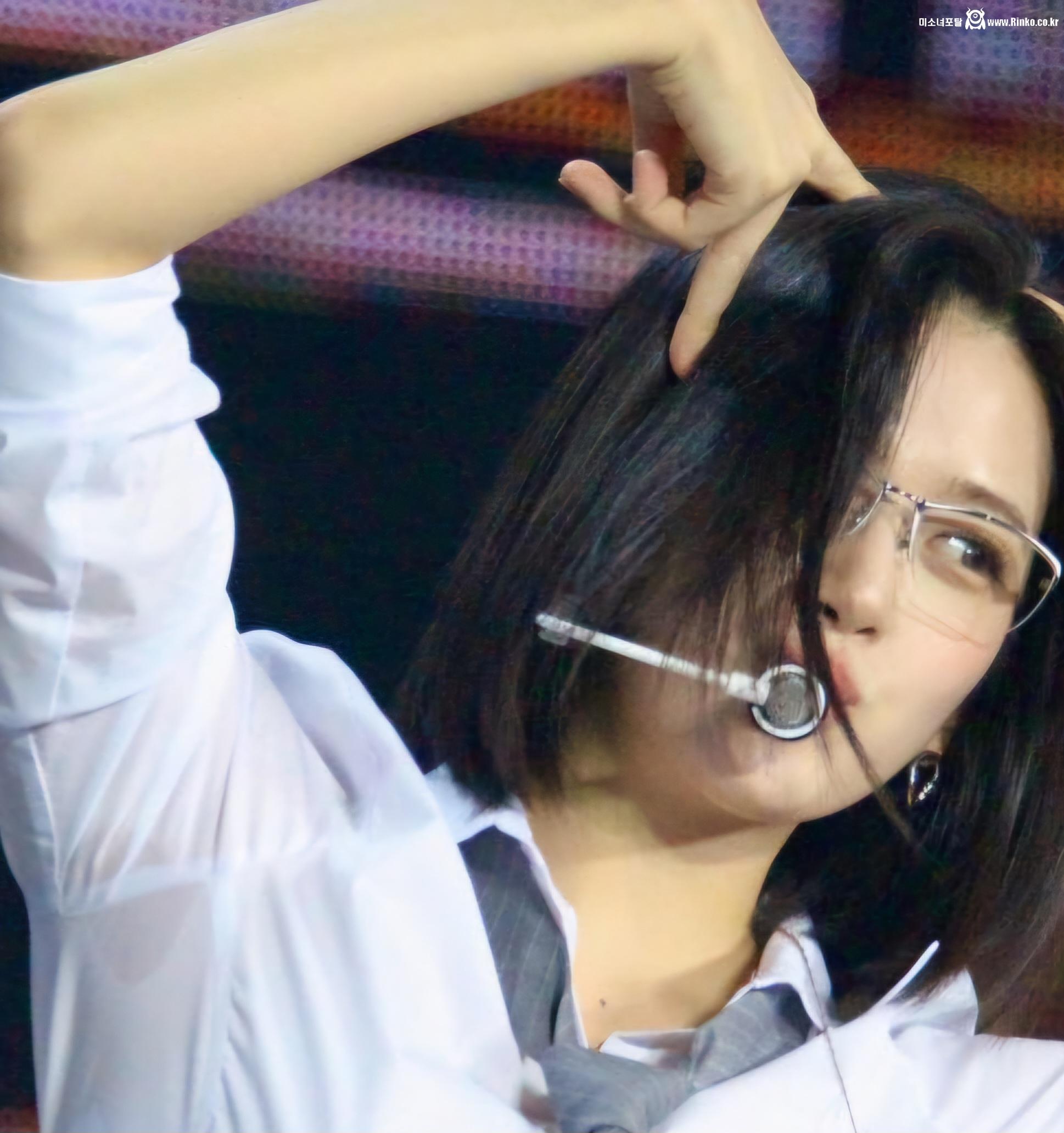 아이브 안유진 겨땀 겨드랑이_115204_2.jpg