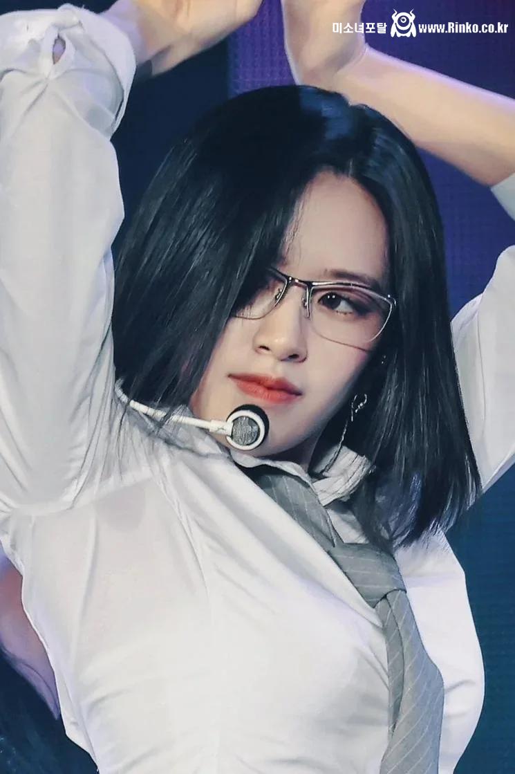 아이브 안유진 겨땀 겨드랑이_115204_3.webp.jpg