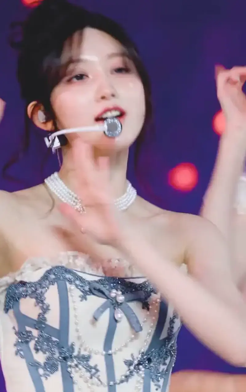 아이브 가을 겨드랑이_115236_2.webp