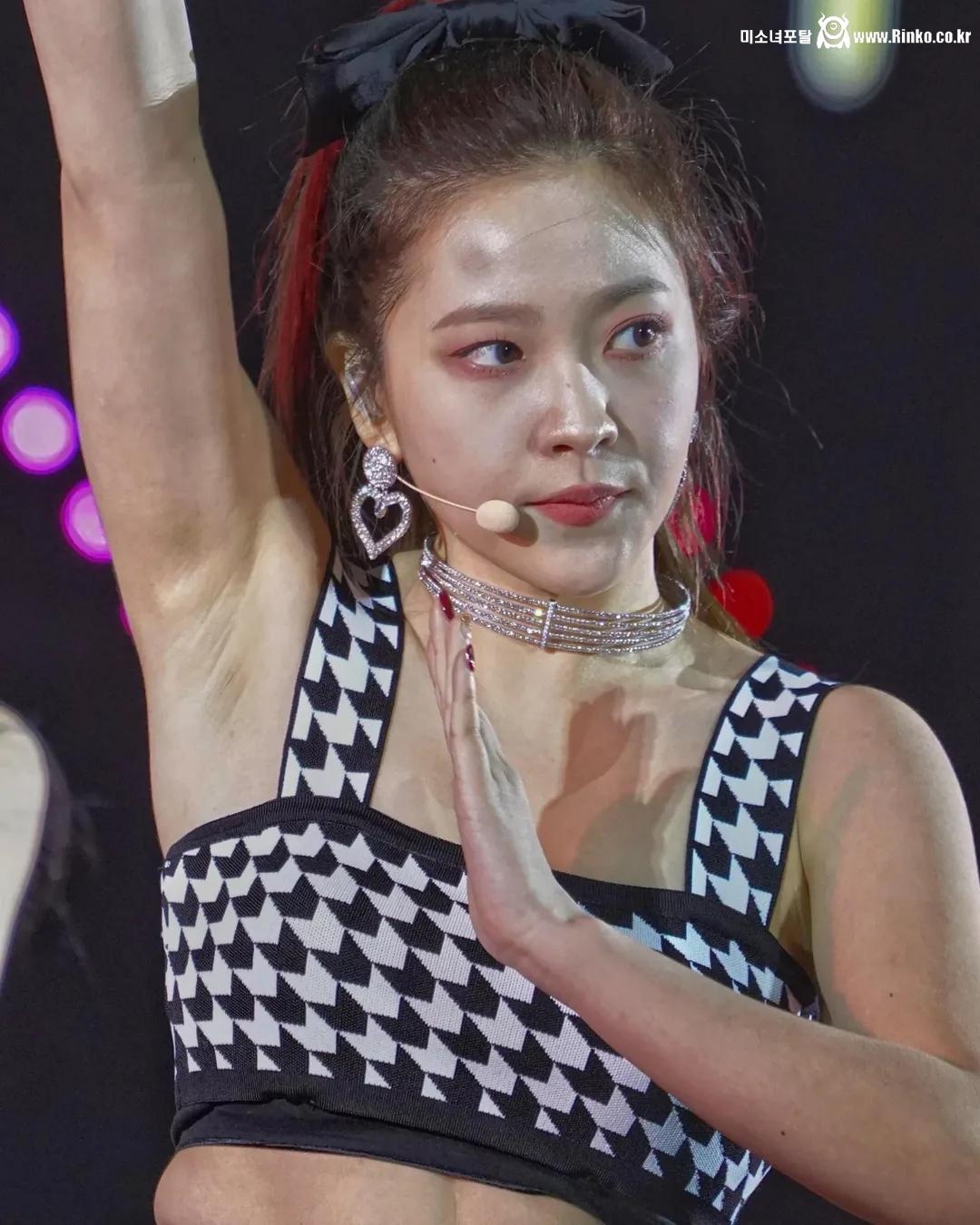 레드벨벳 예리 확대 겨드랑이_115306_1.jpg