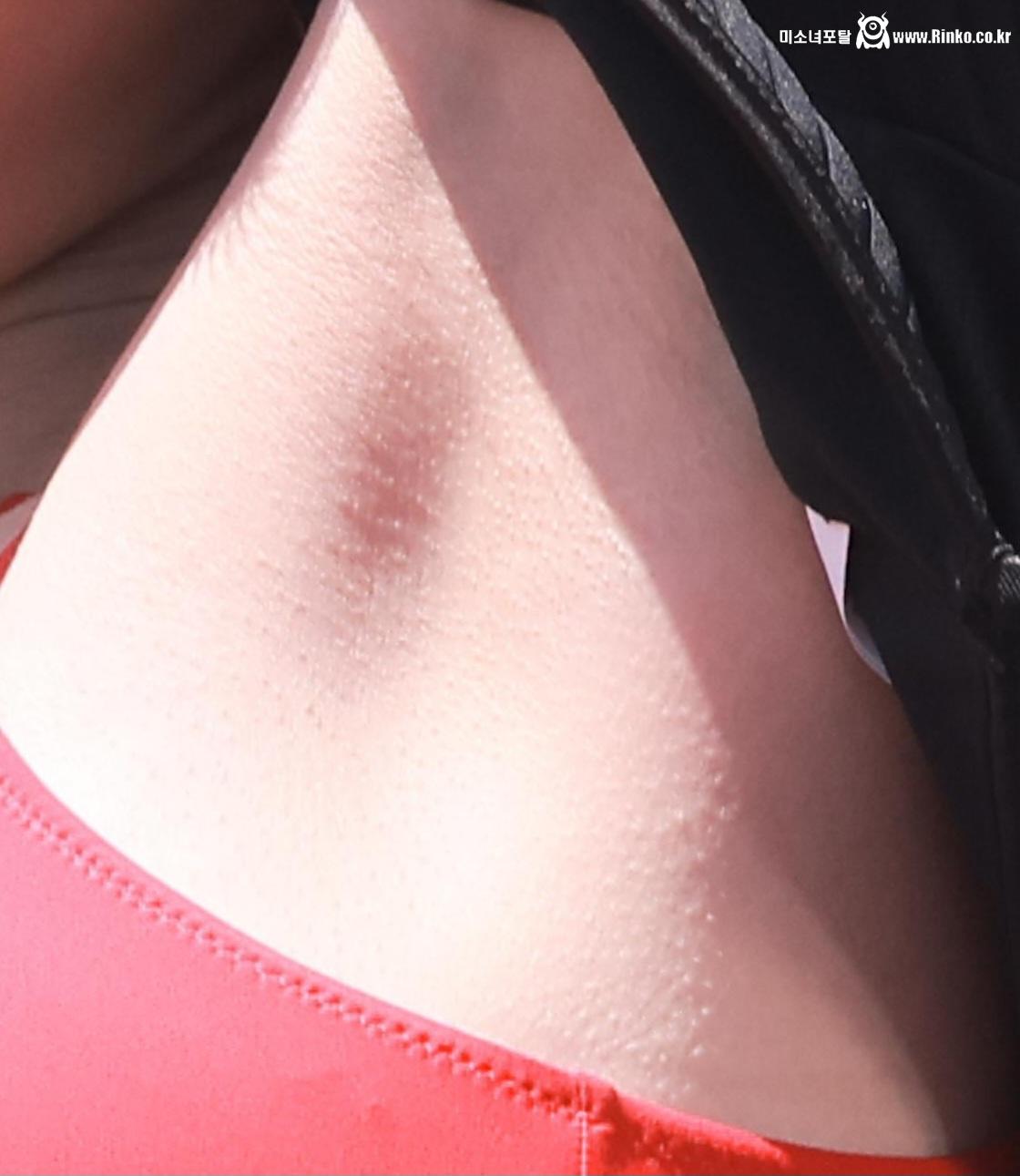 권은비 3단 확대 겨드랑이_115329_1.jpg