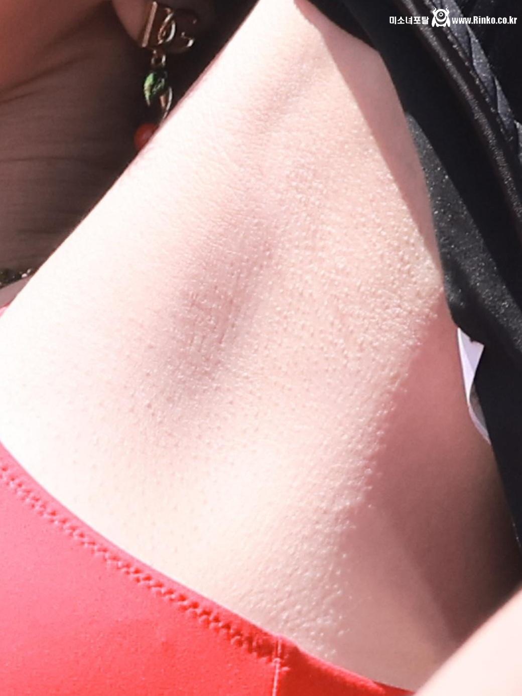 권은비 3단 확대 겨드랑이_115329_2.jpg