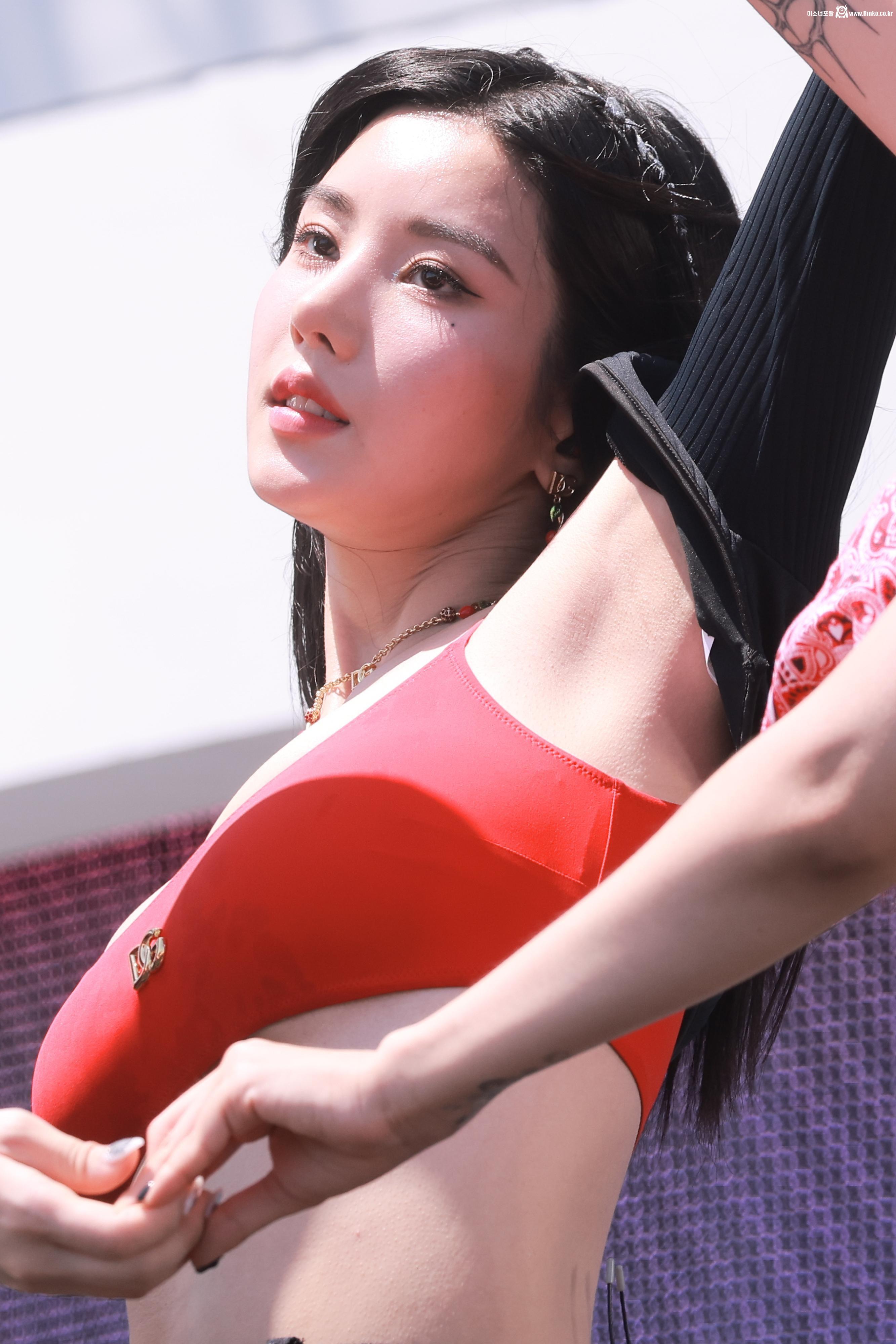 권은비 3단 확대 겨드랑이_115329_3.jpg