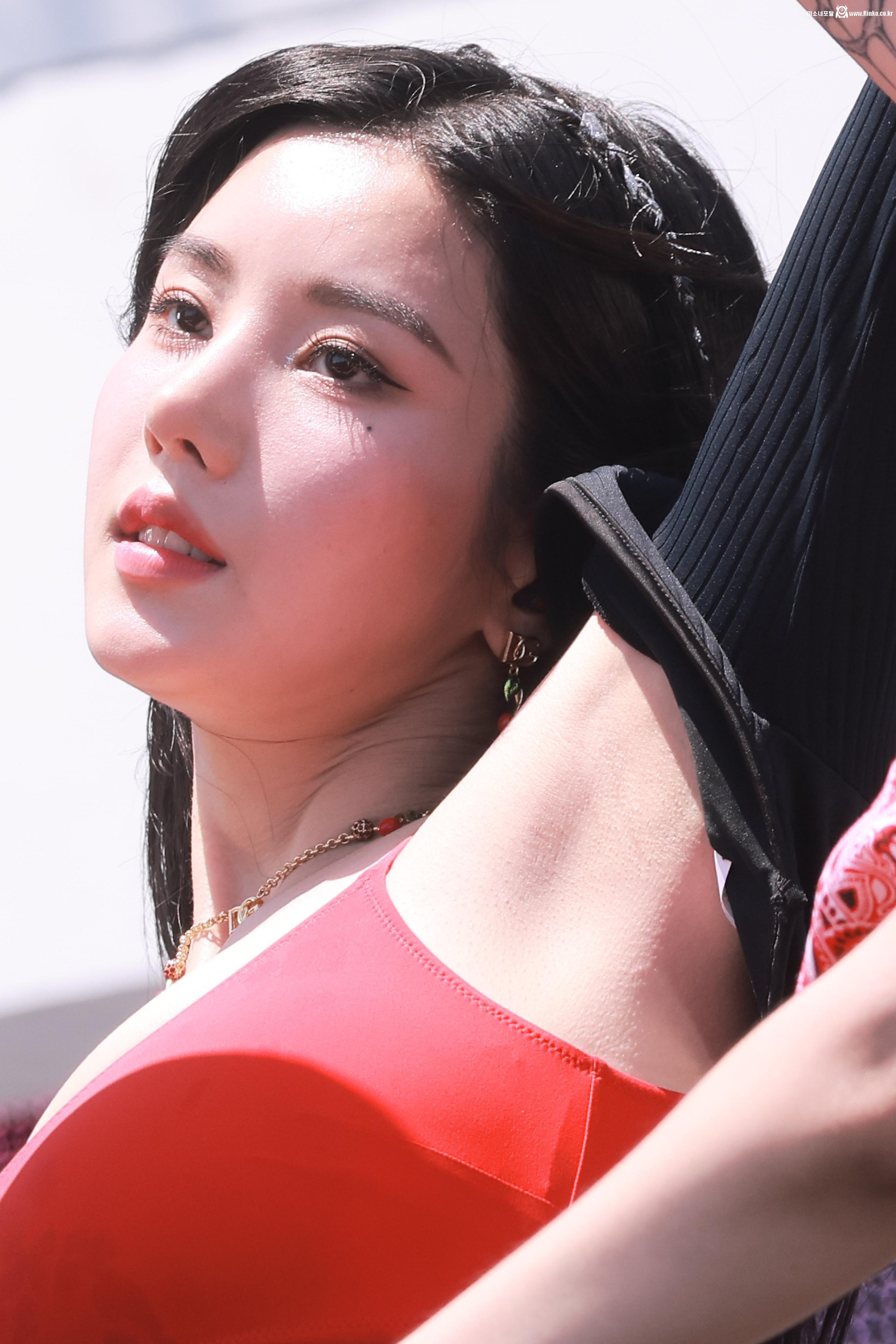 권은비 3단 확대 겨드랑이_115329_5.jpg