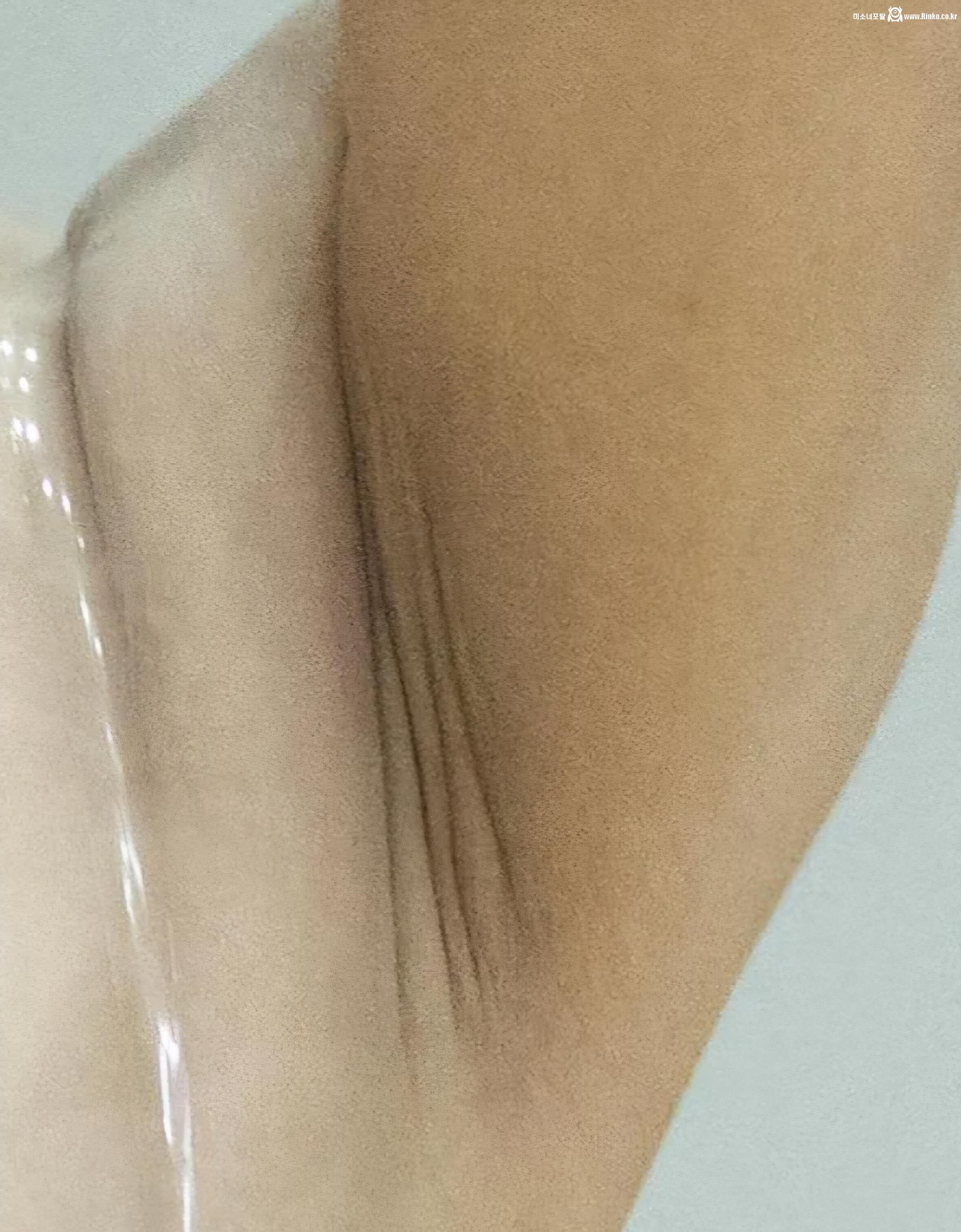 프로미스나인 이채영 확대 겨드랑이_115343_1.jpg