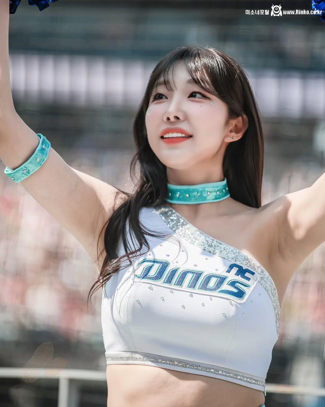 치어리더 김수현 확대 겨드랑이_115379_1.jpg