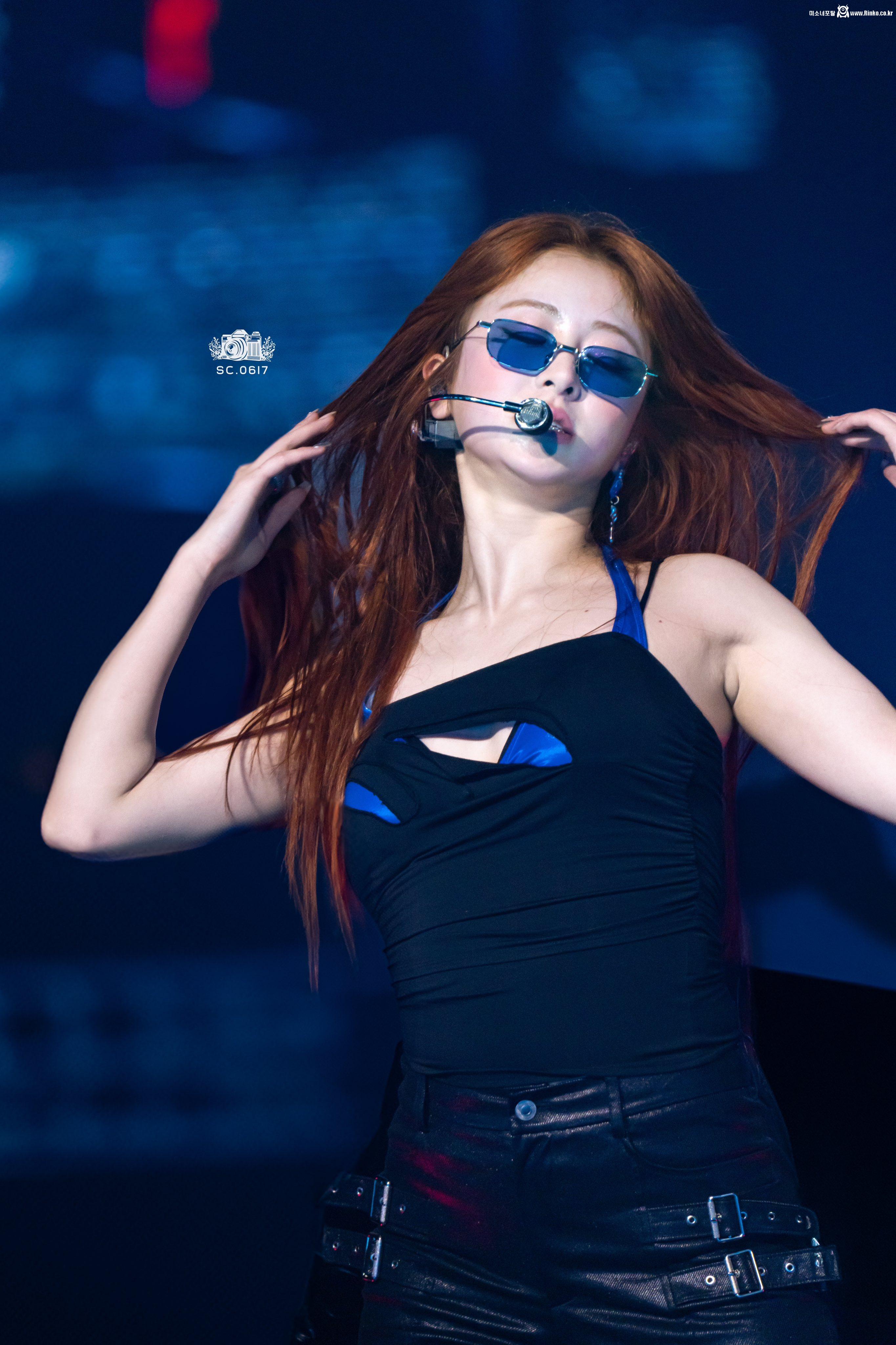 250419 김채원 허윤진_115369_1.jpg