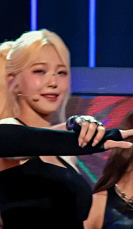 프로미스나인 백지헌 겨드랑이_115478_3.webp