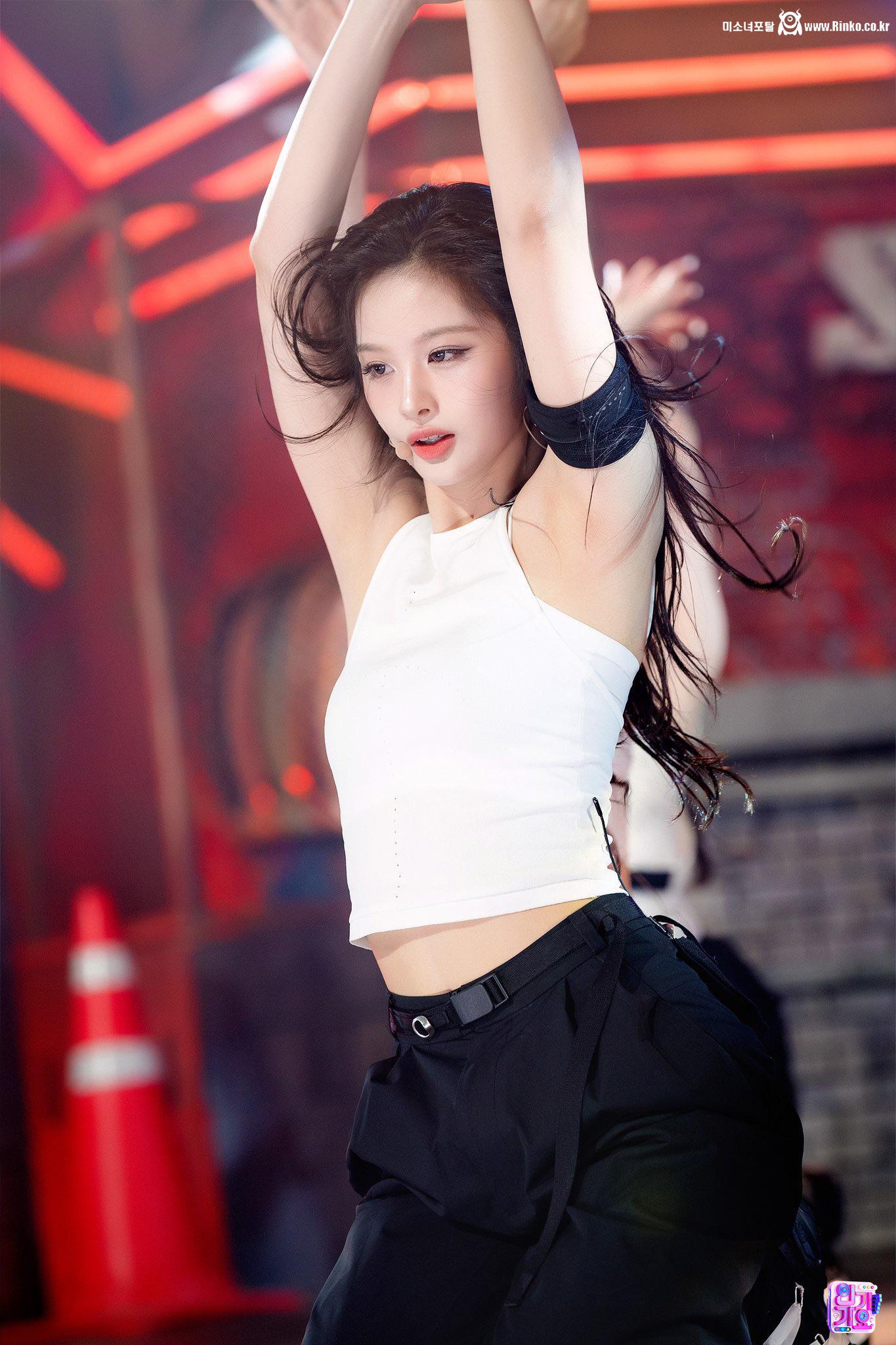 설윤 넓적_115557_1.jpg