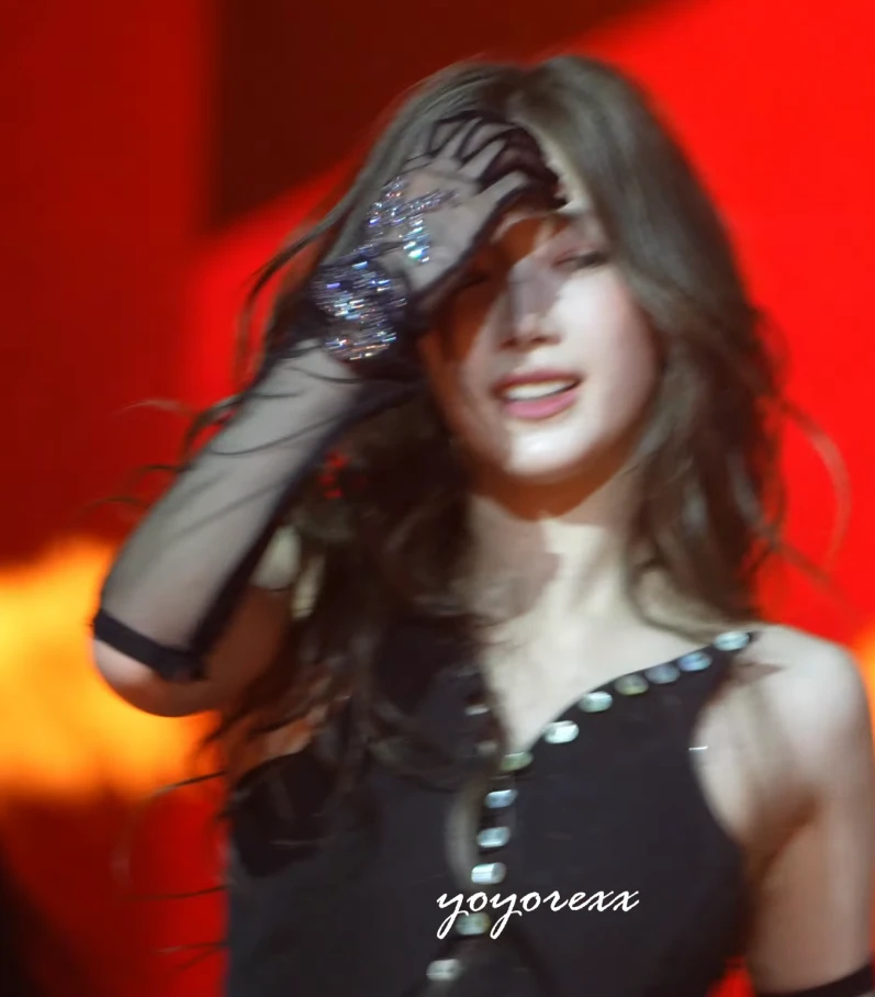 르세라핌 카즈하 겨드랑이_115541_4.webp