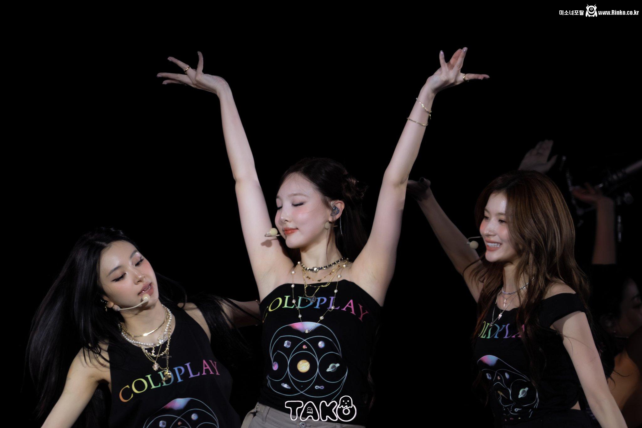 나연 겨 냄새 맡는 사나_115551_3.jpg